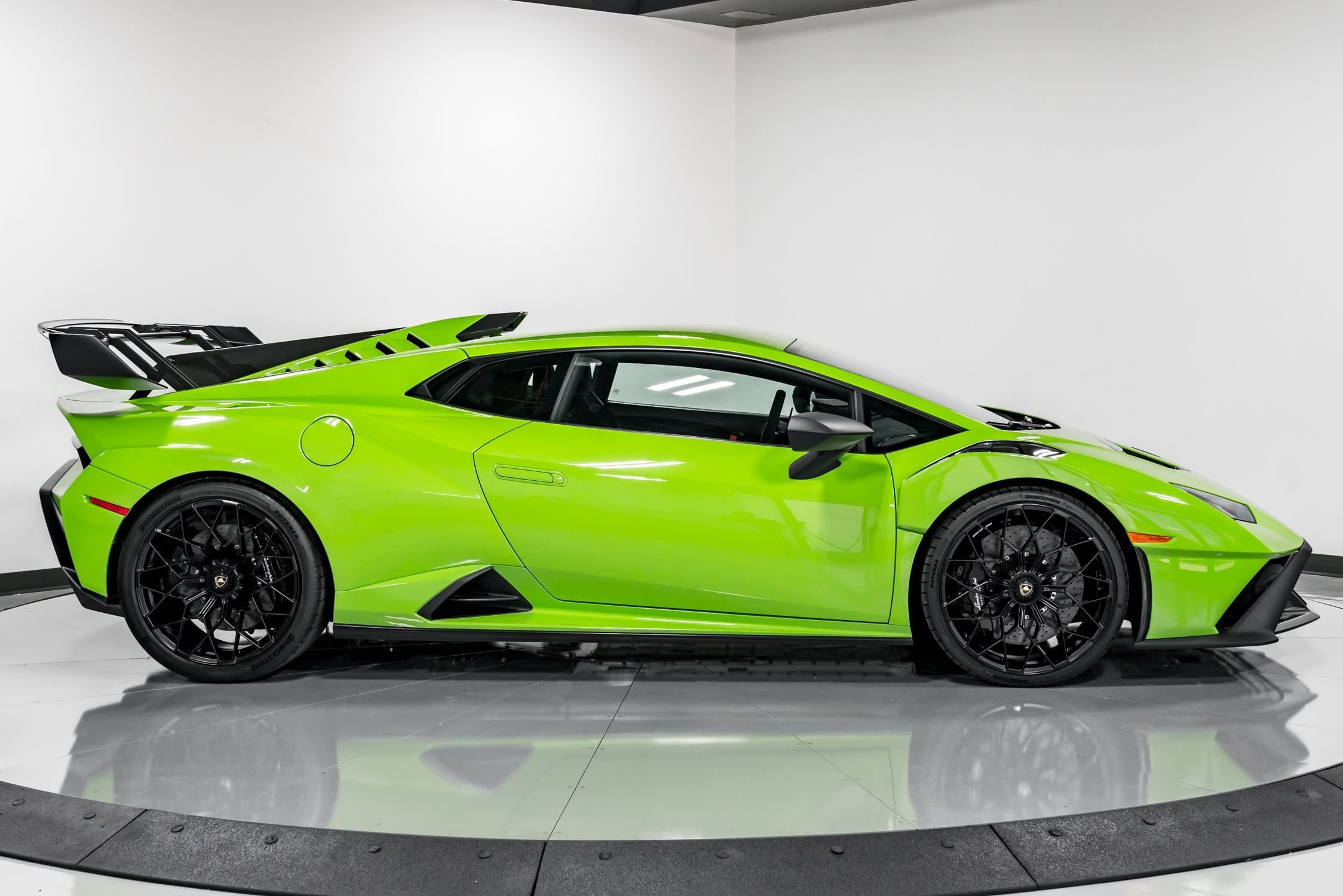 2022 Lamborghini Huracan STO, 12/13