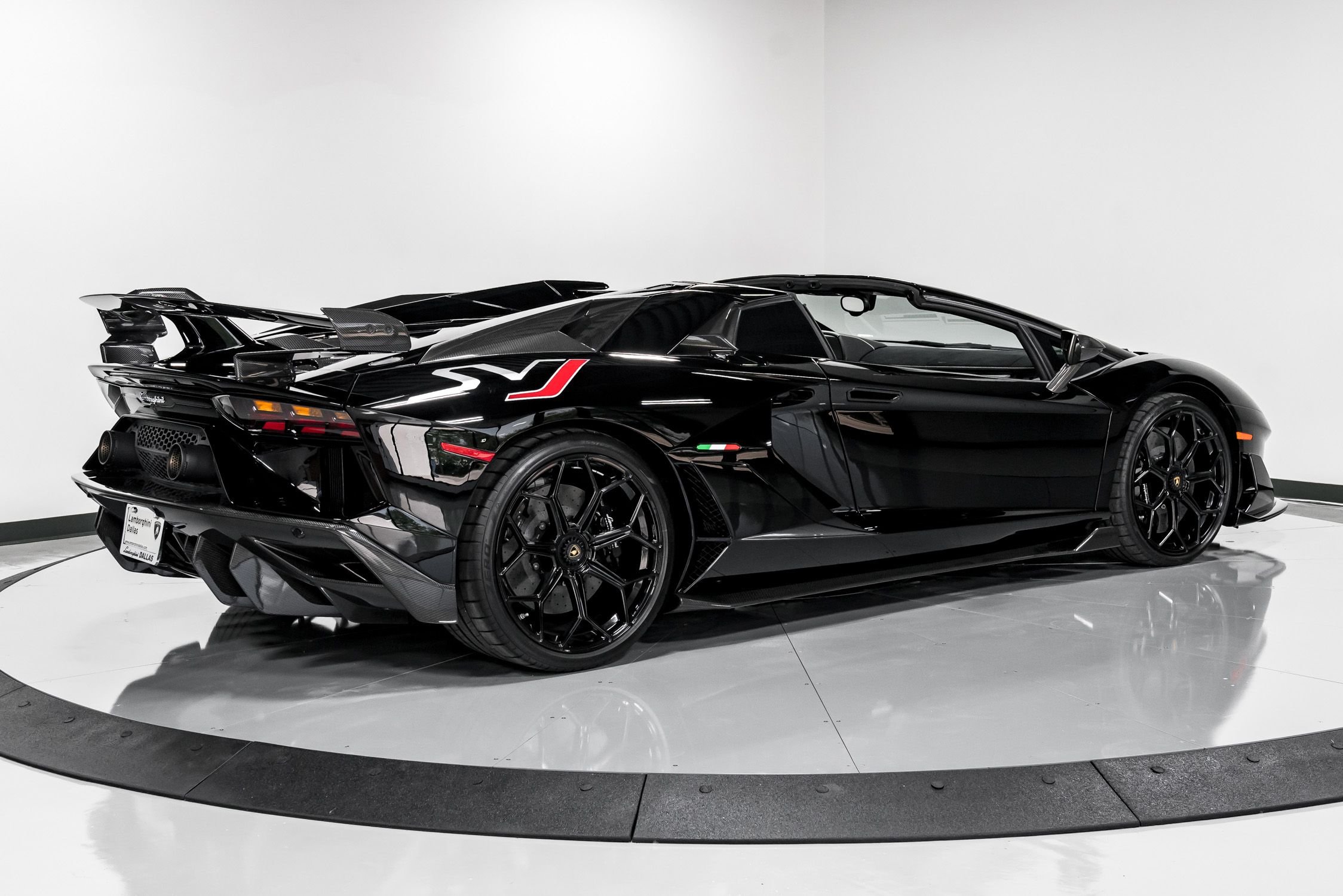 2020 Lamborghini Aventador SVJ Roadster, 2/14