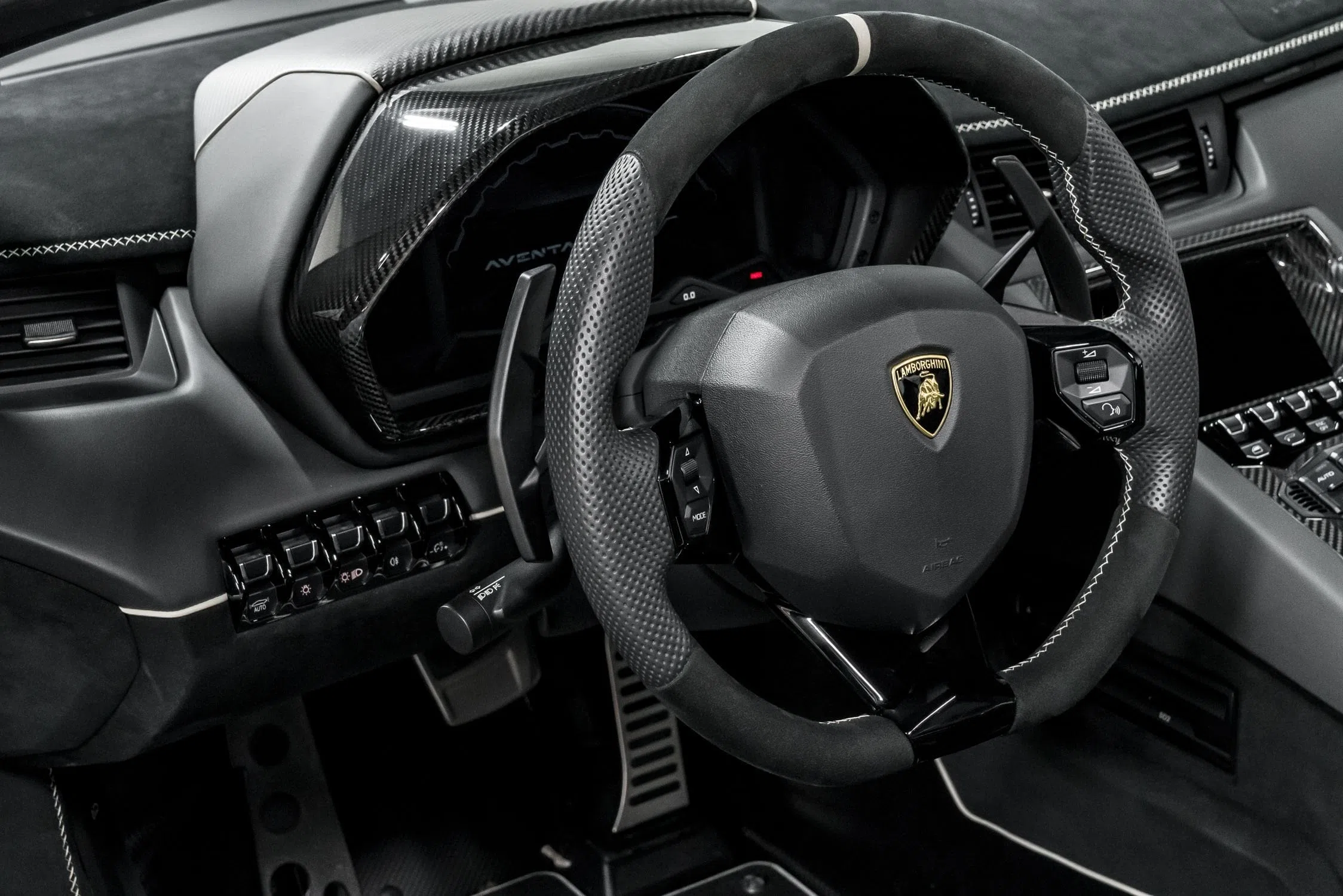2020 Lamborghini Aventador SVJ Roadster interior