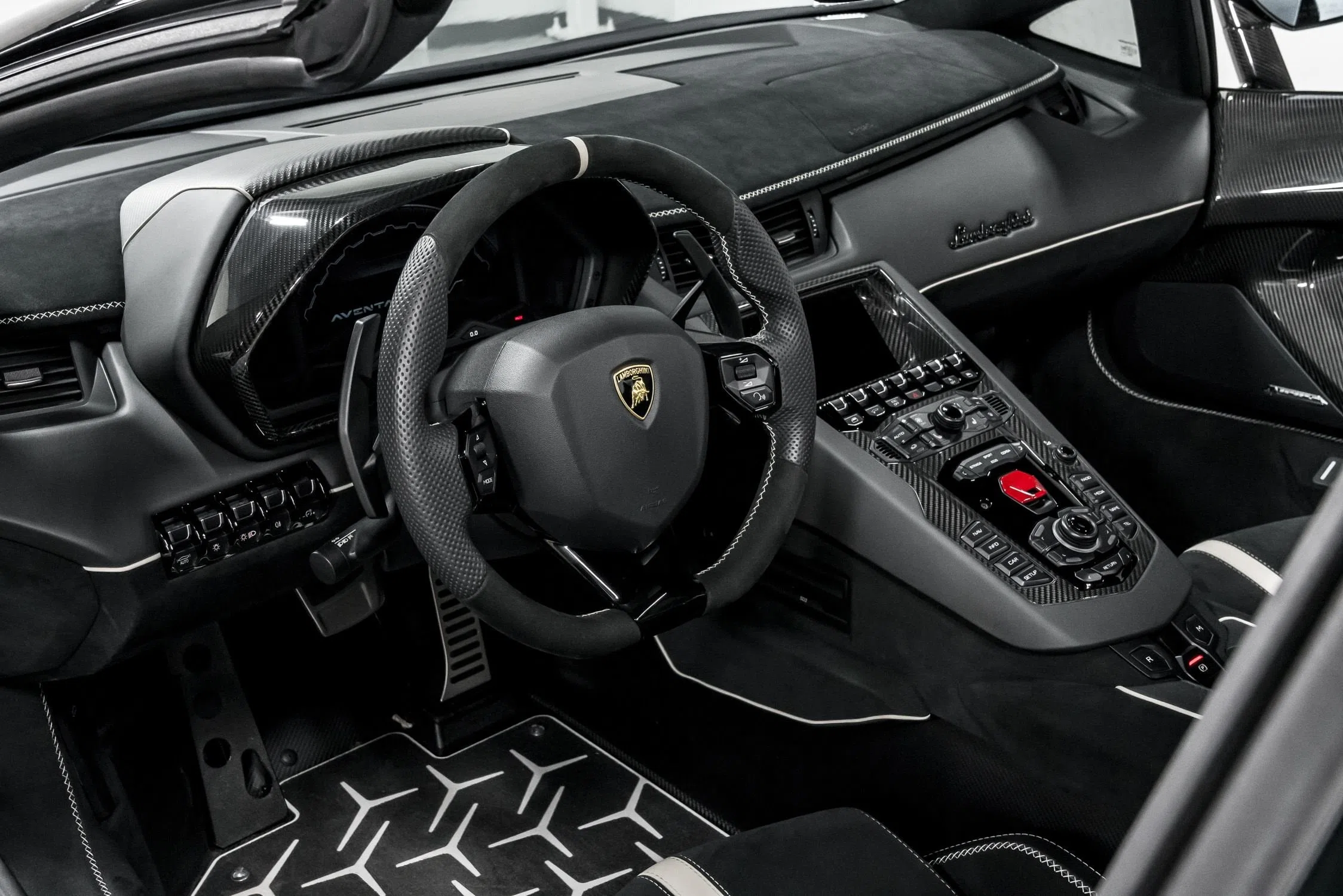 2020 Lamborghini Aventador SVJ Roadster interior