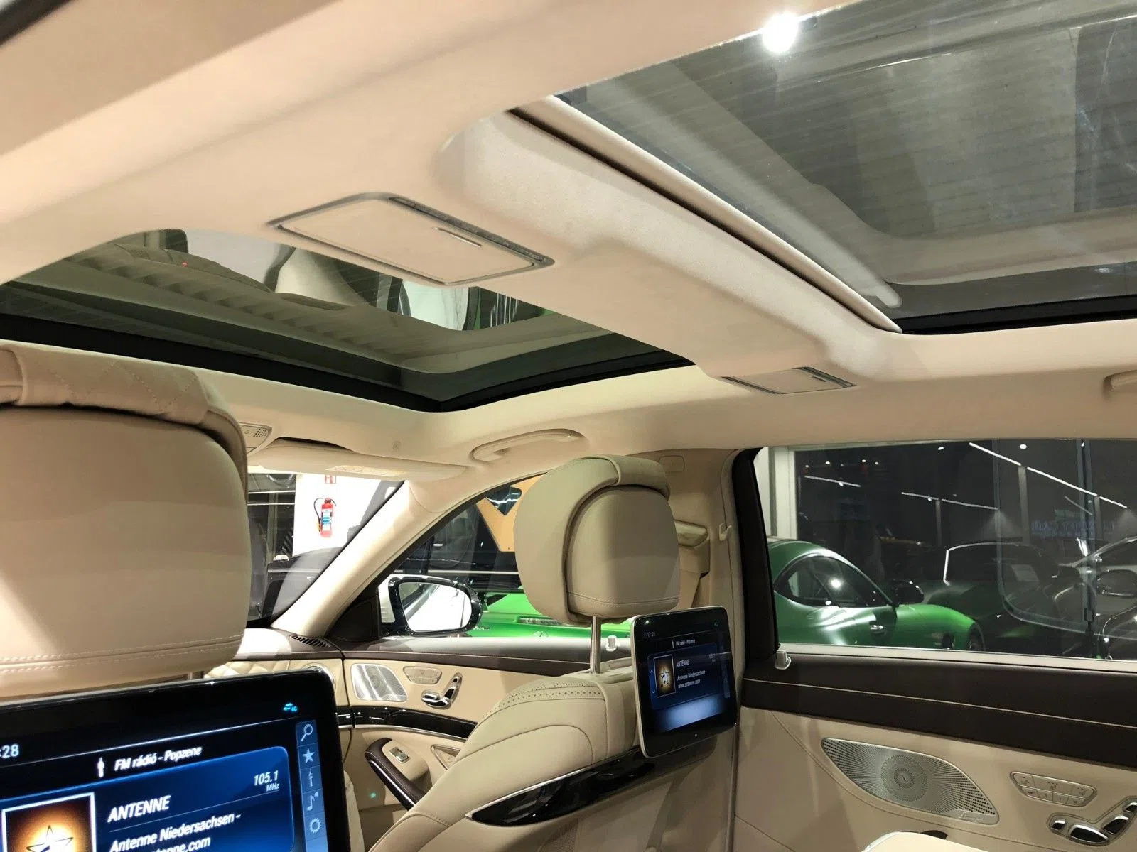 2019 Mercedes-Maybach S 560 4M interior, Beige
