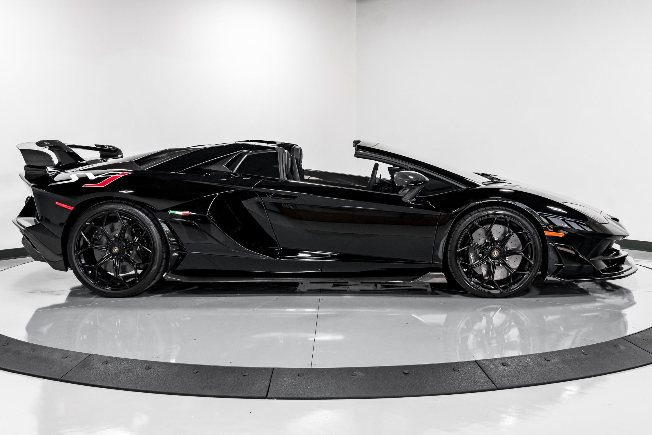 2020 Lamborghini Aventador SVJ Roadster, 13/14