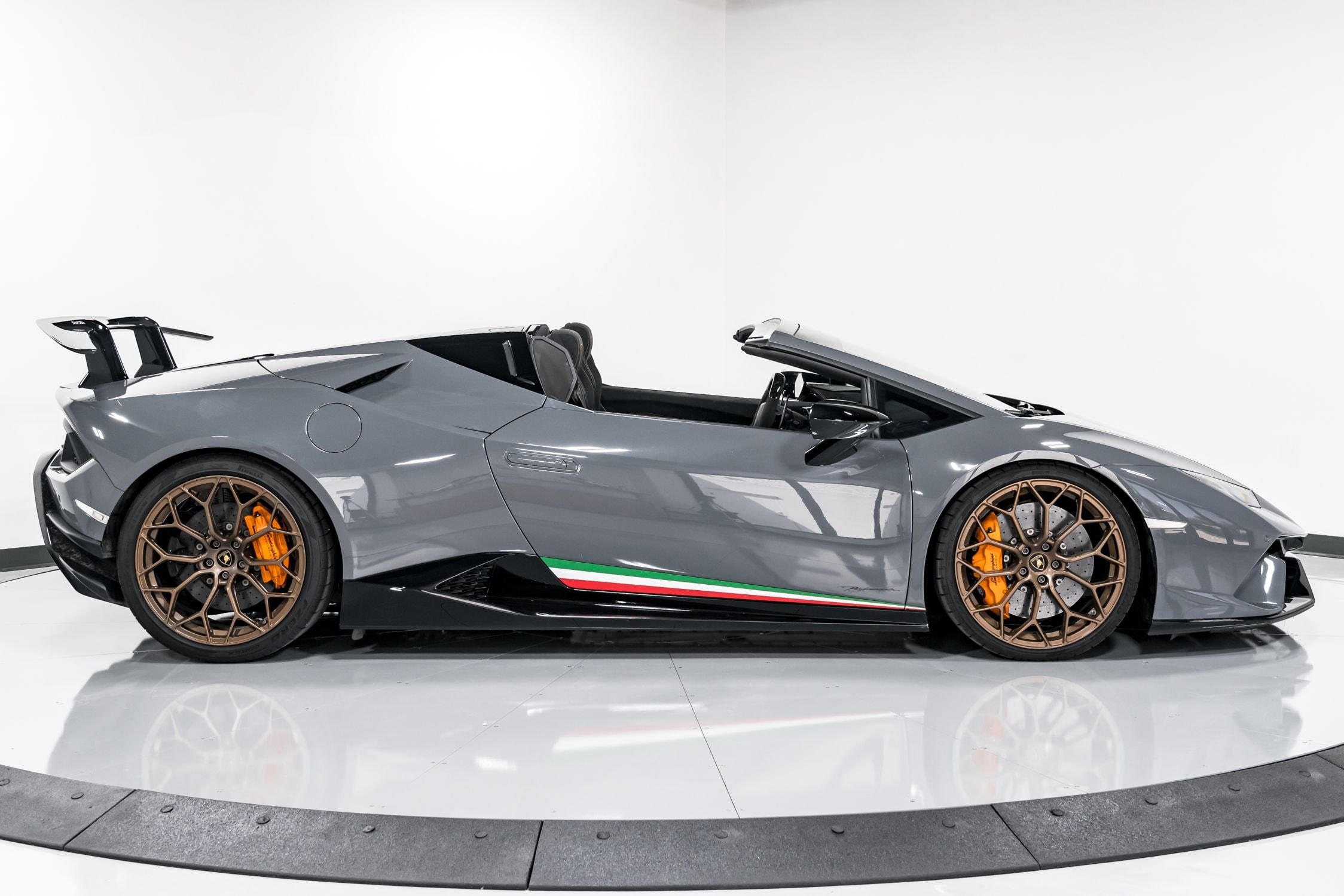2018 Lamborghini Huracan Performante Spyder, 16/17