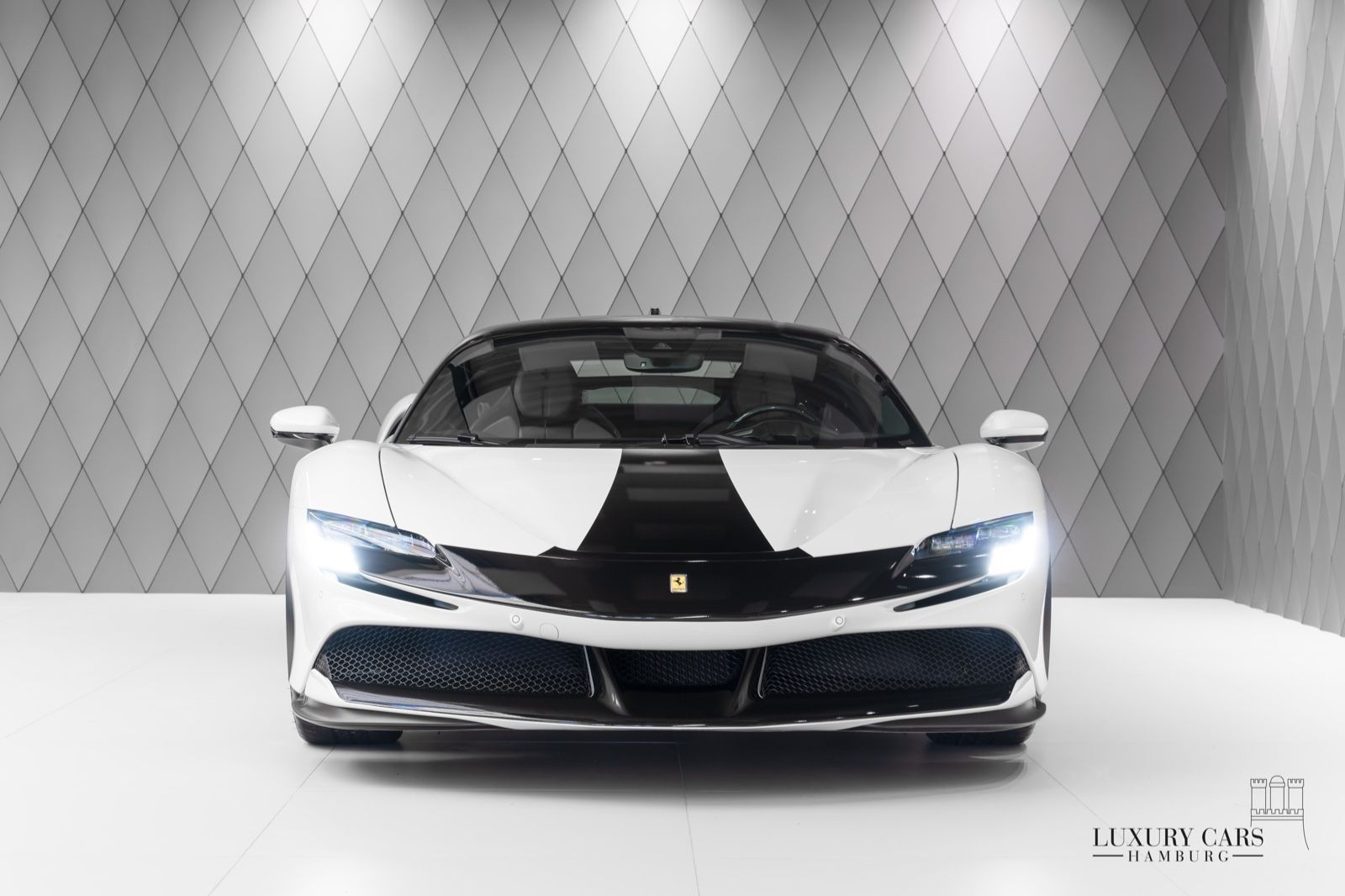 2022 Ferrari SF90, 2/20