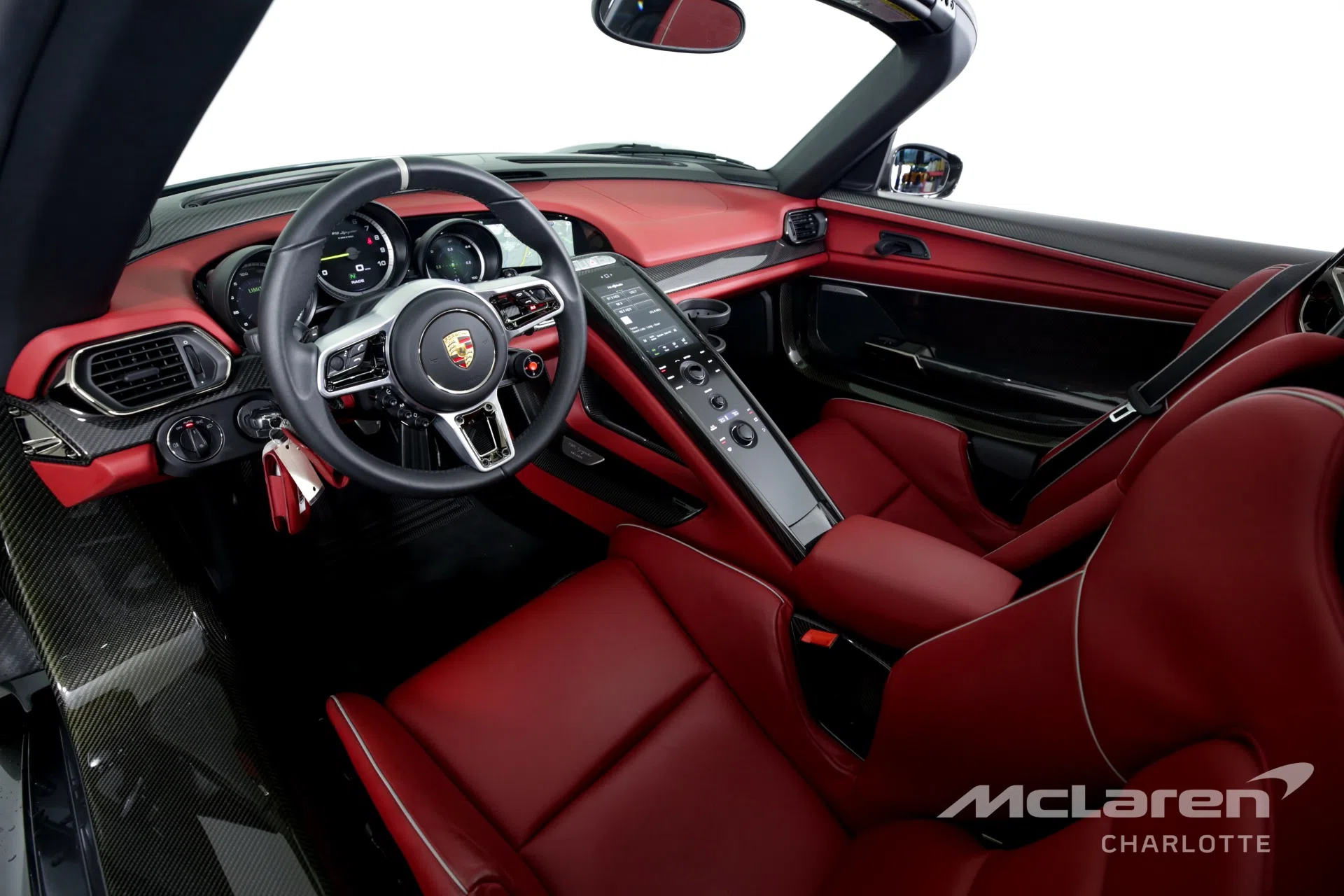 2015 Porsche 918 Spyder interior, dashboard