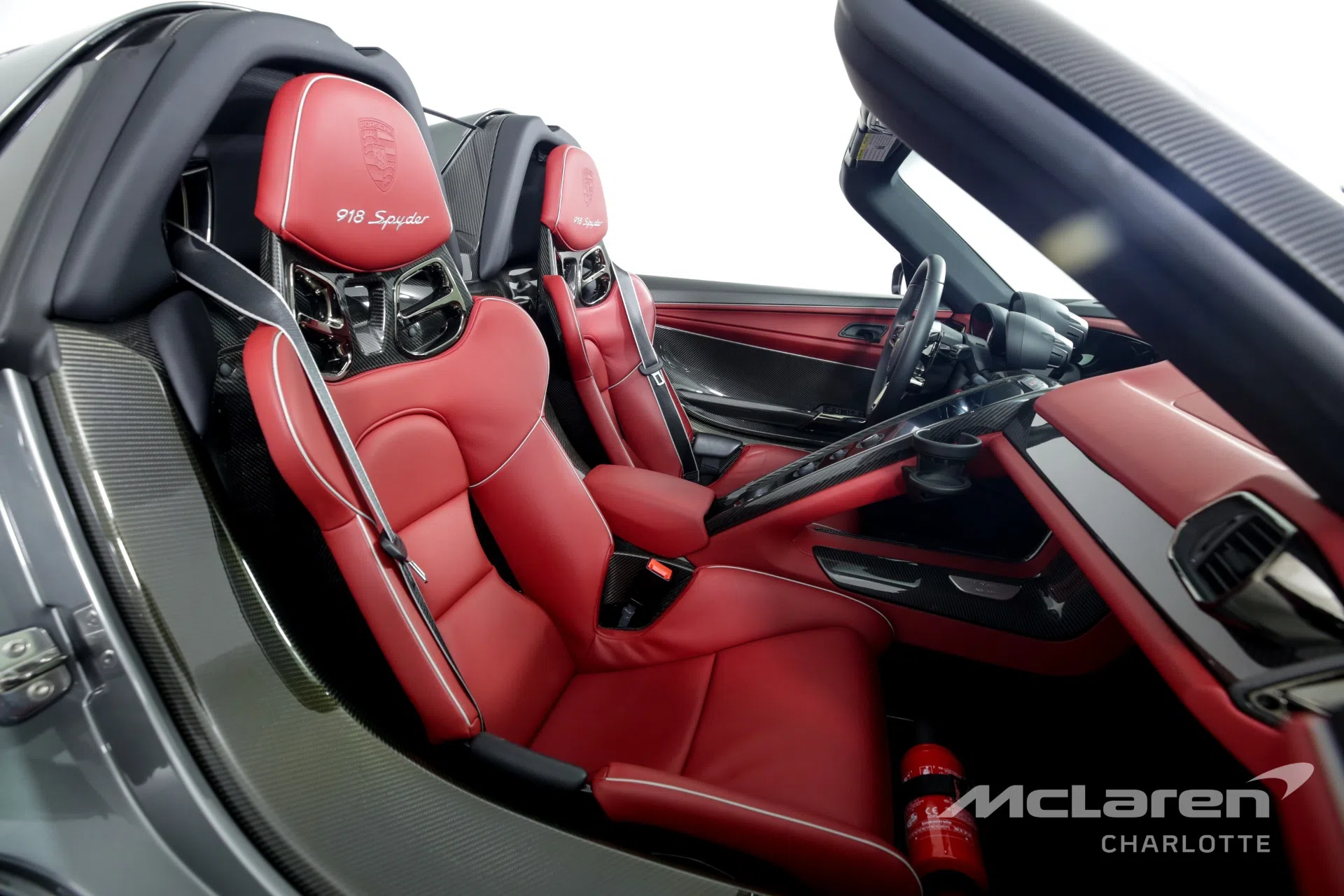 2015 Porsche 918 Spyder interior, seats