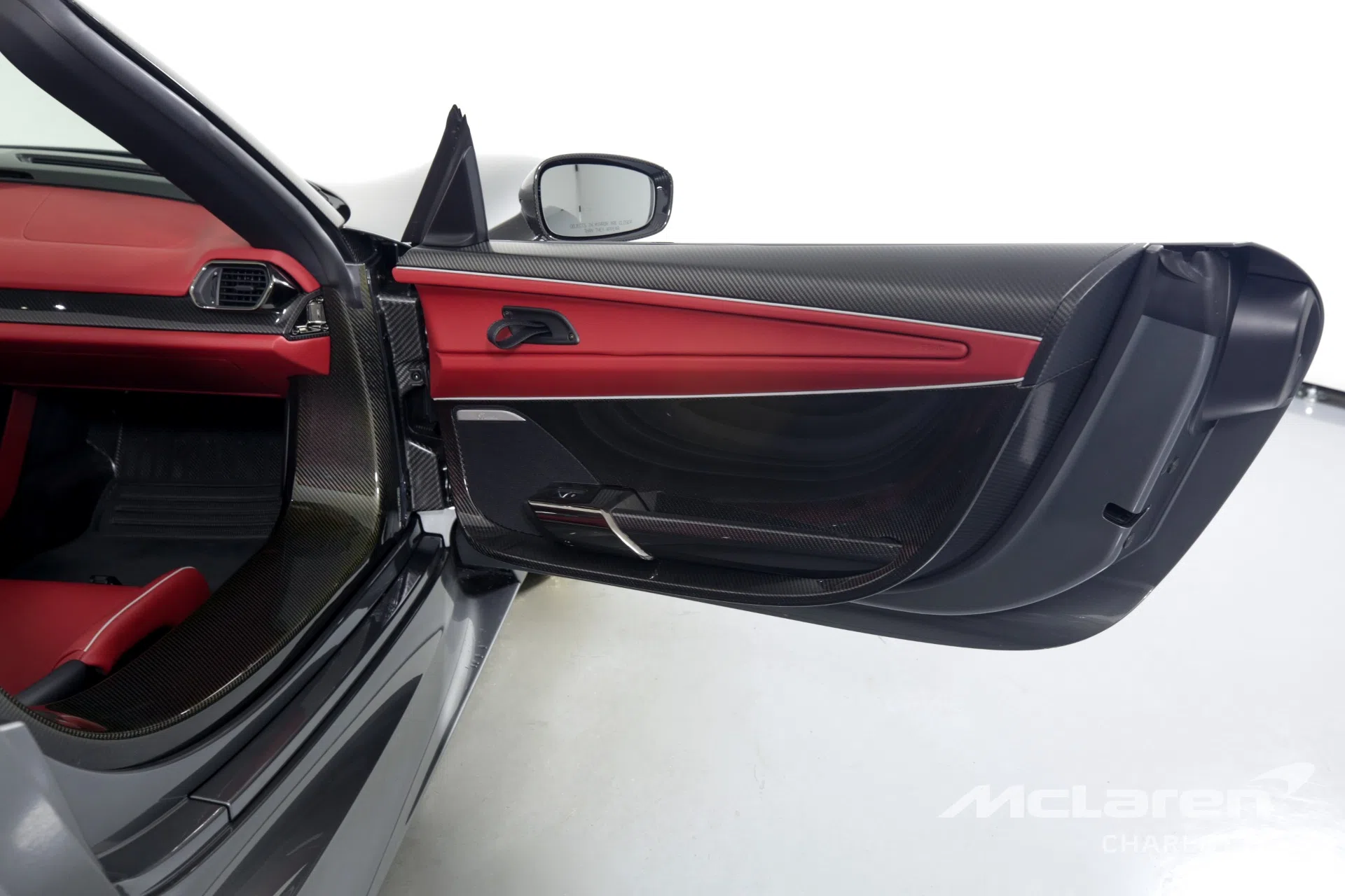 2015 Porsche 918 Spyder interior, door panel