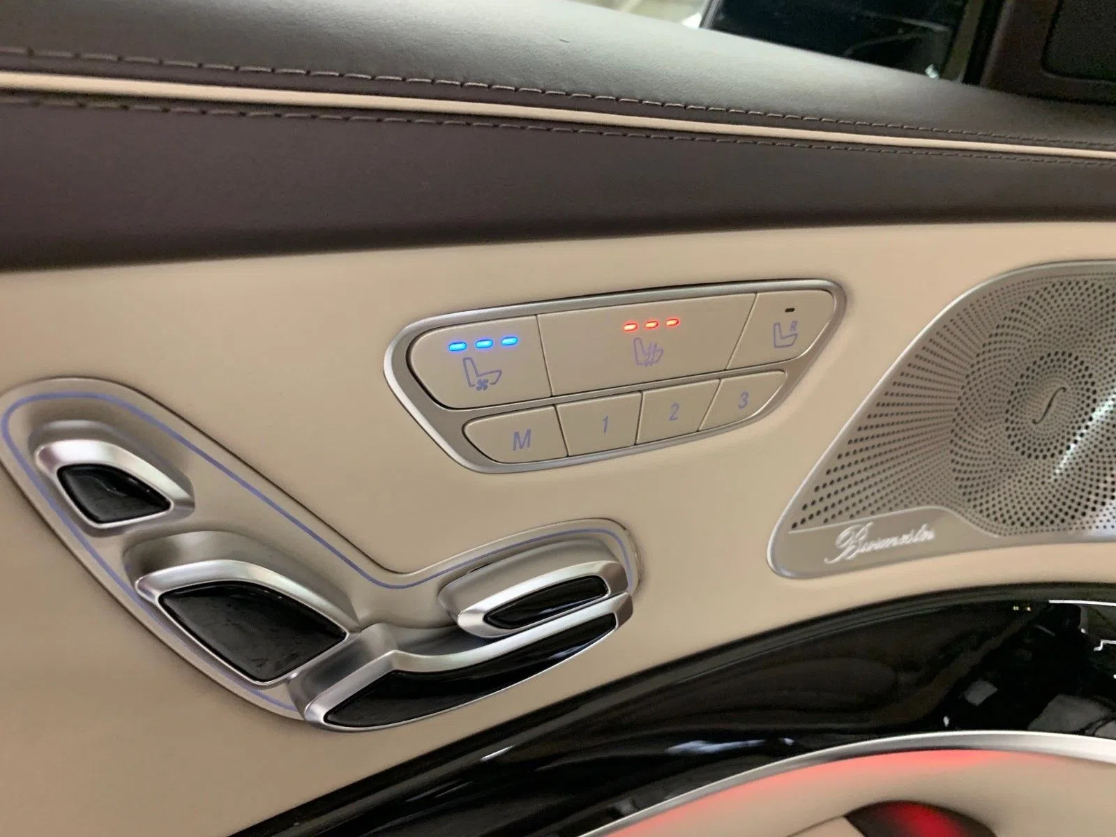 2019 Mercedes-Maybach S 560 4Matic interior, door panel, Beige