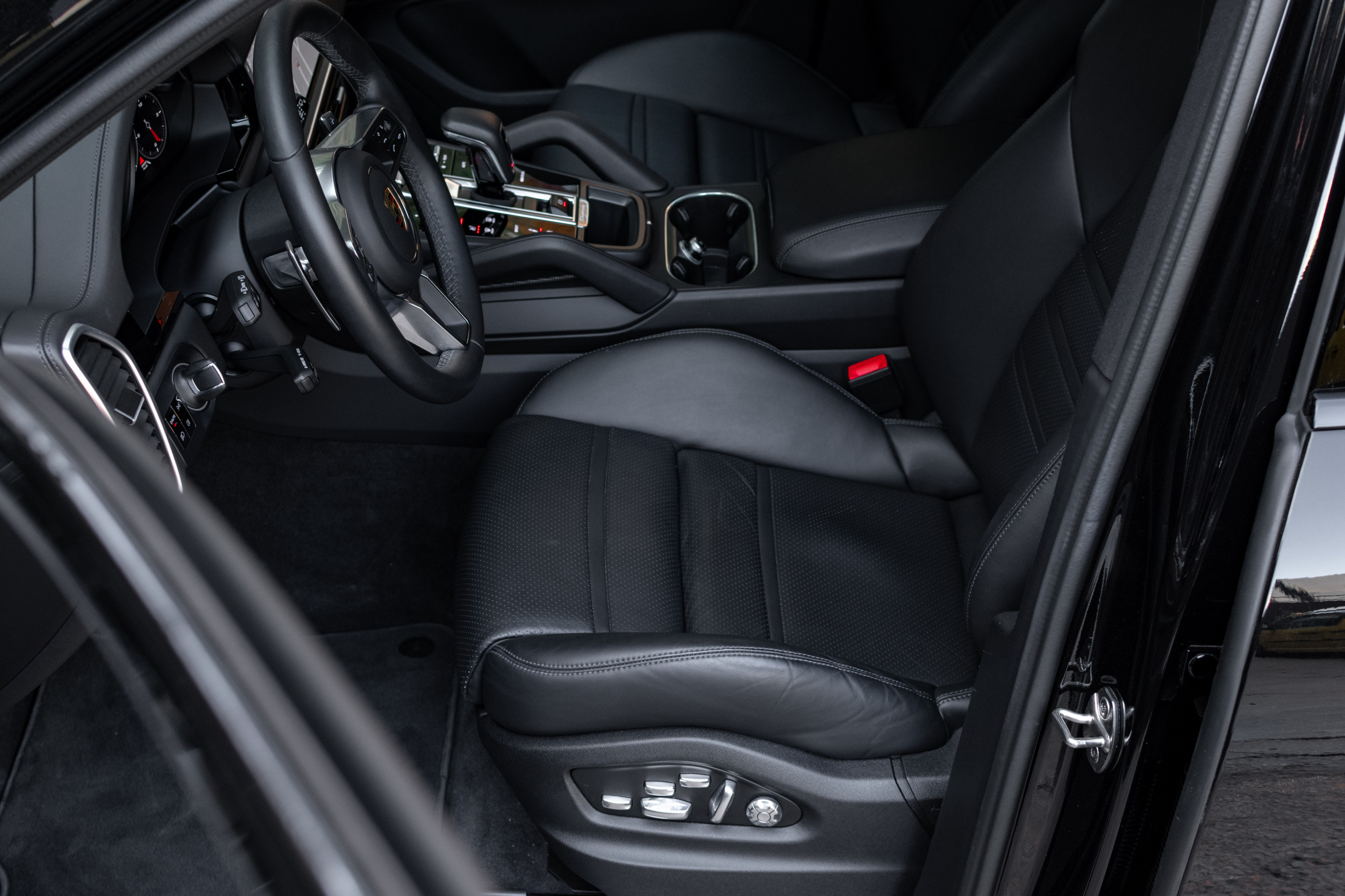 2021 PORSCHE CAYENNE, 10/17