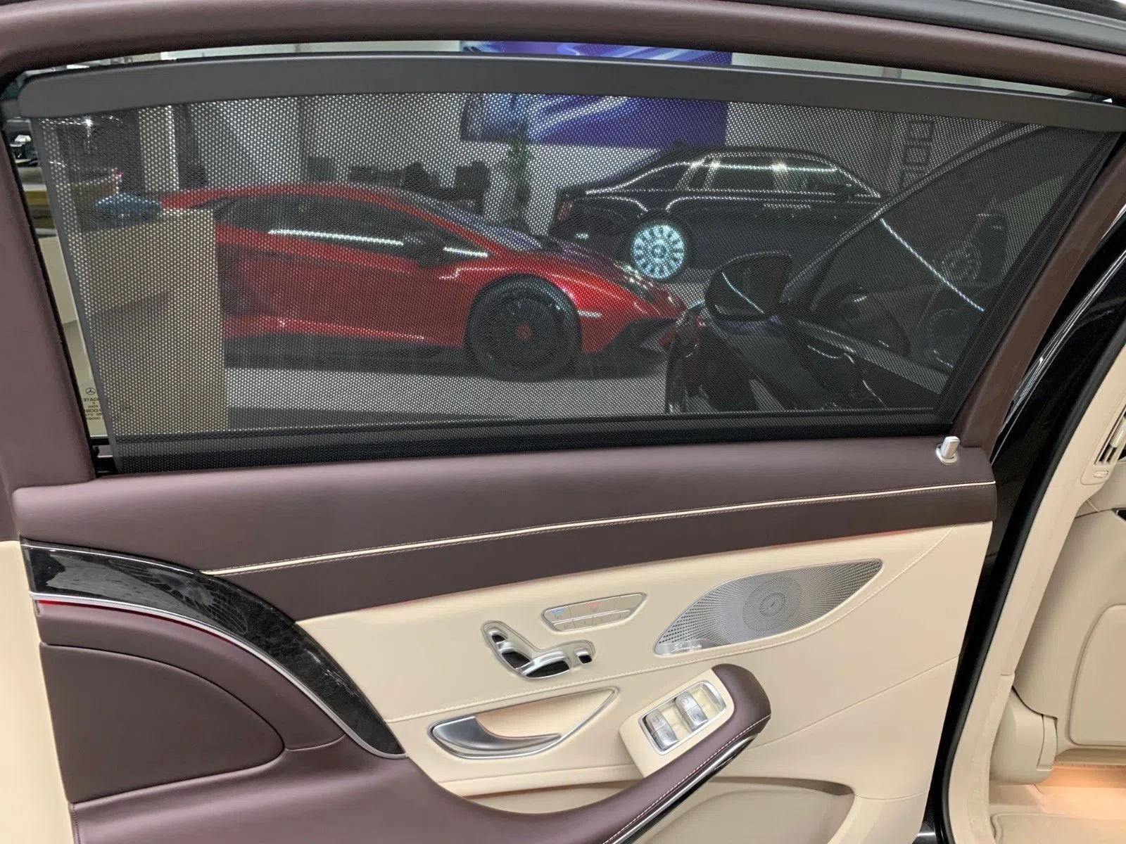 2019 Mercedes-Maybach S 560 4Matic interior, door panel, Beige