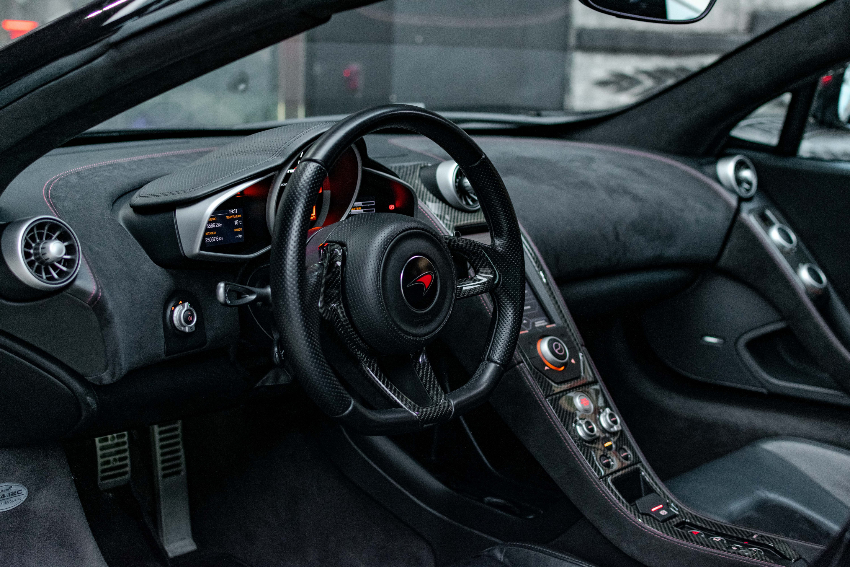 2012 MCLAREN MP4-12C, 8/20