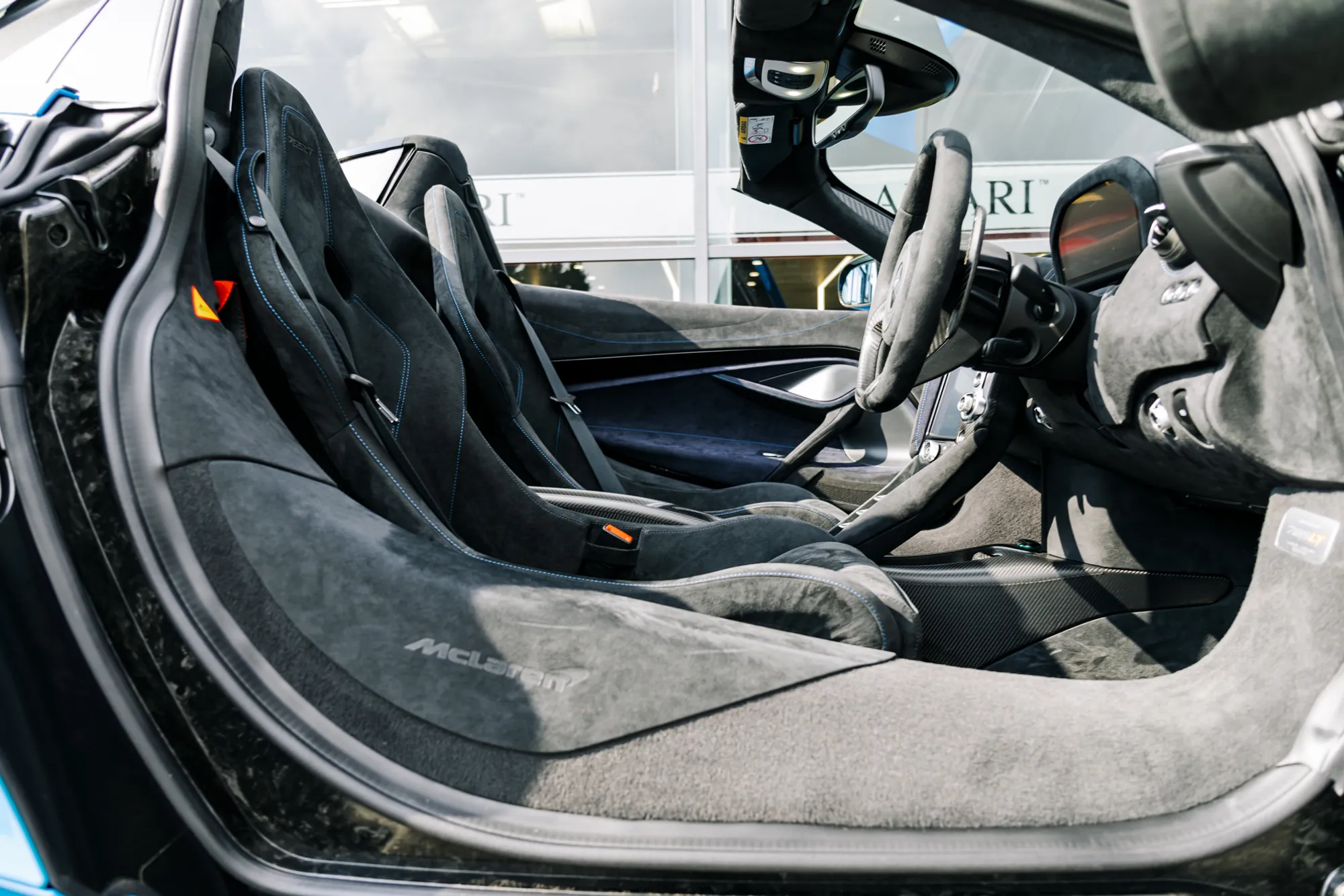 2022 McLaren 765LT, 18/20