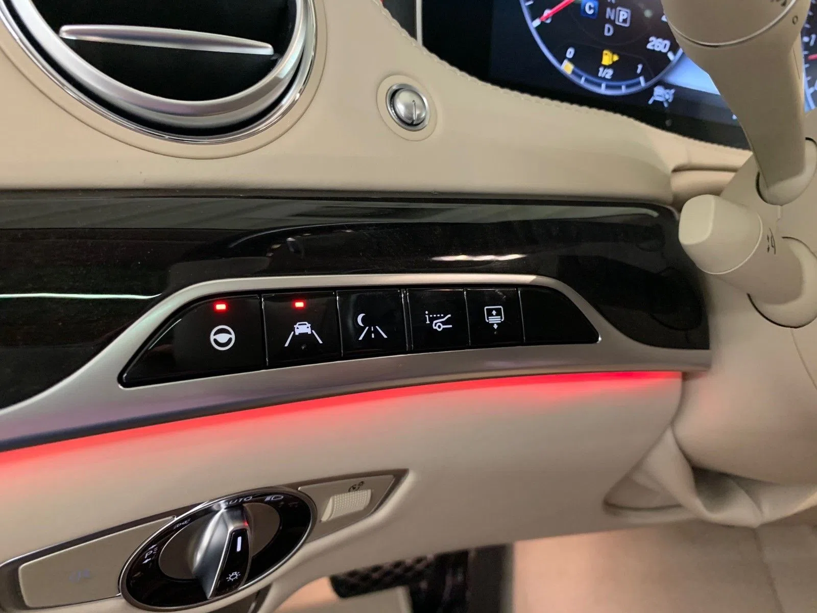 2019 Mercedes-Maybach S 560 4Matic interior, Beige
