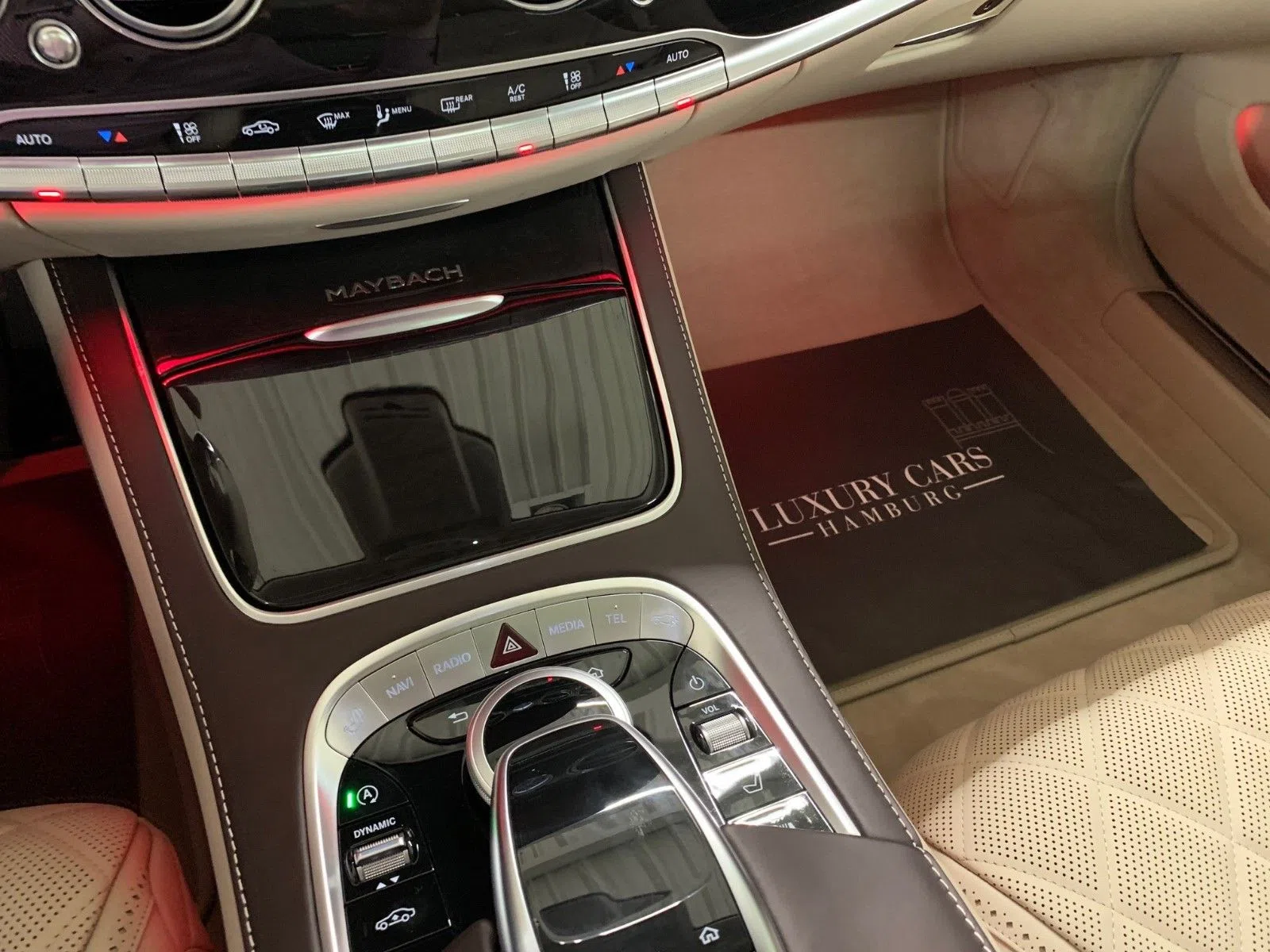 2019 Mercedes-Maybach S 560 4Matic interior, Beige