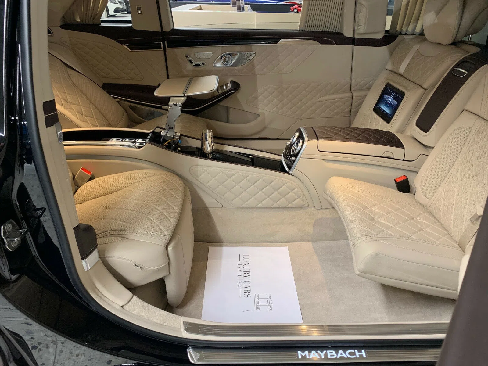 2017 Mercedes-Benz S 600 Maybach Pullman interior, seats, Beige