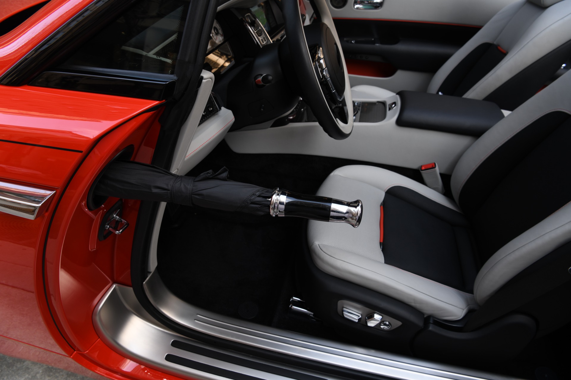 2021 ROLLS-ROYCE BLACK BADGE DAWN, 19/20