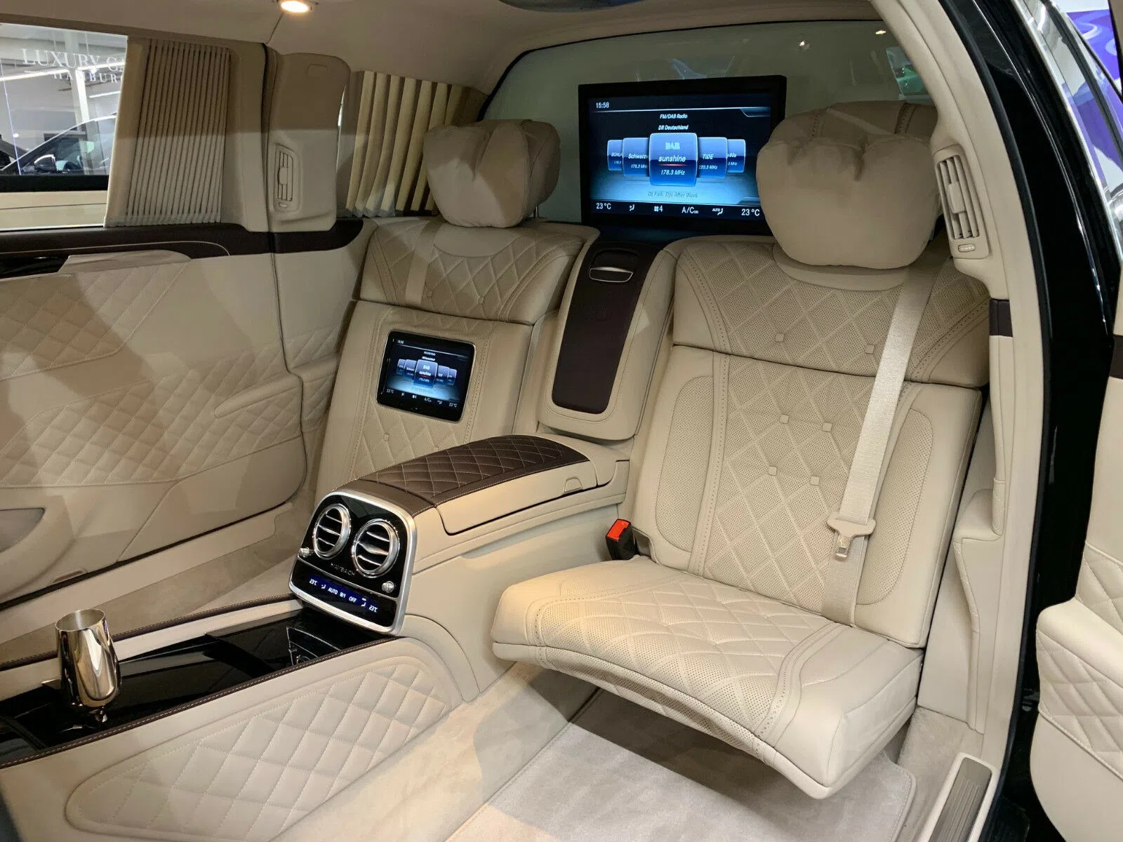 2017 Mercedes-Benz S 600 Maybach Pullman interior, seats, Beige