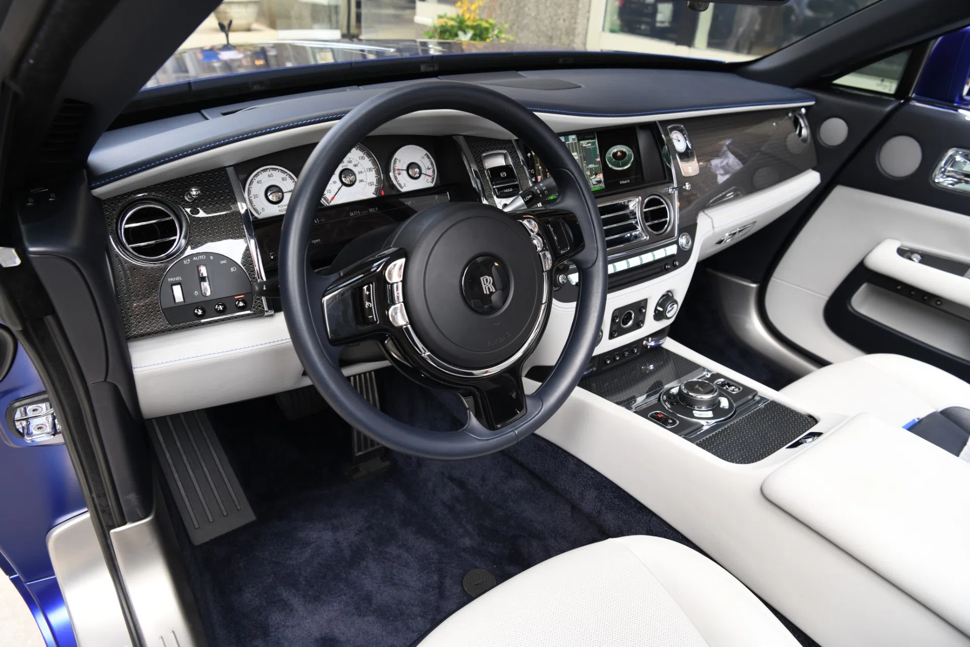 2018 Rolls Royce Black Badge Dawn interior, dashboard, Selby Grey