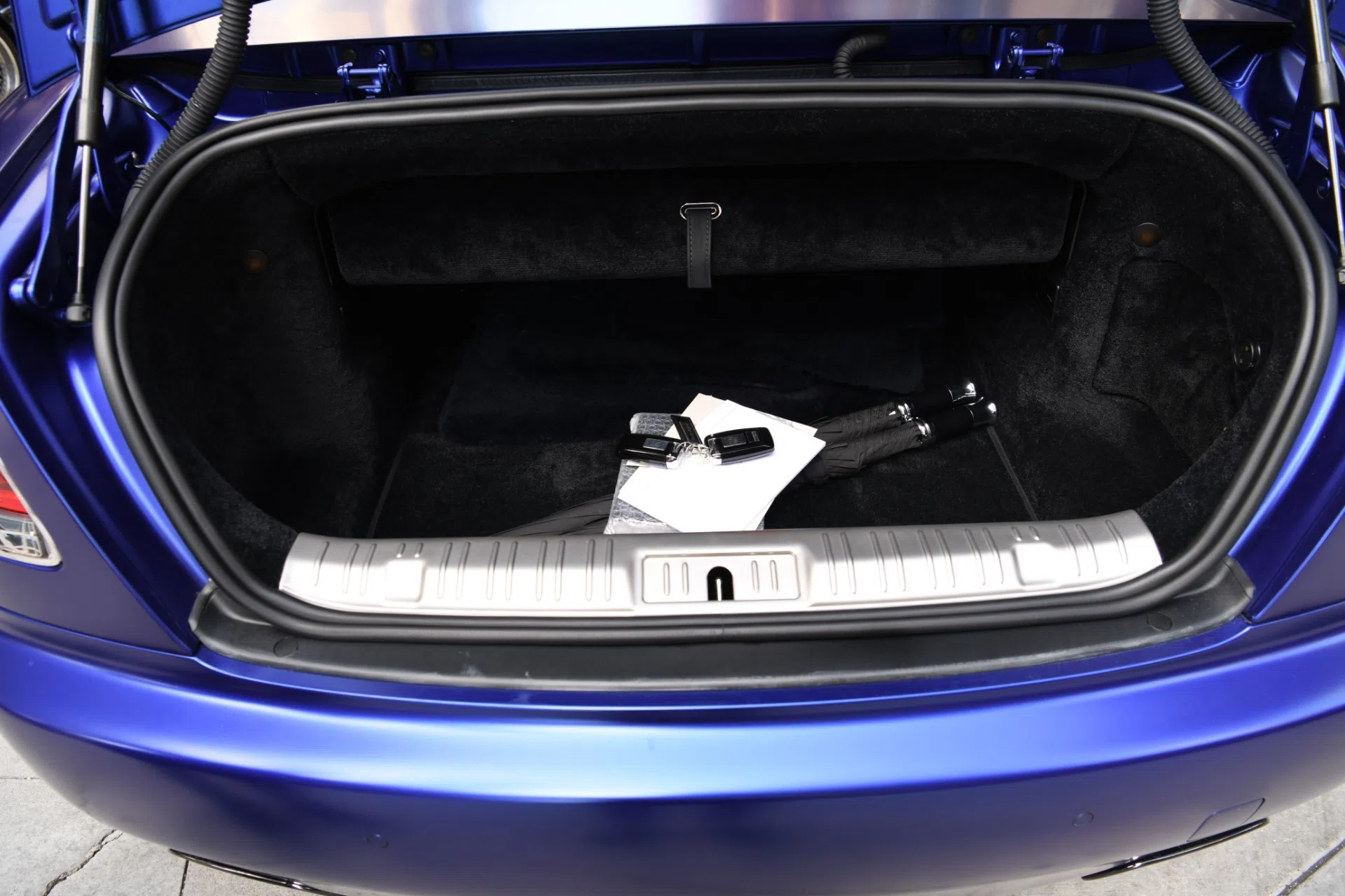 2018 Rolls Royce Black Badge Dawn trunk