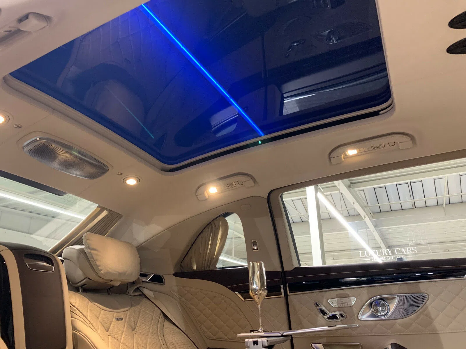 2017 Mercedes-Benz S 600 Maybach Pullman interior, Beige