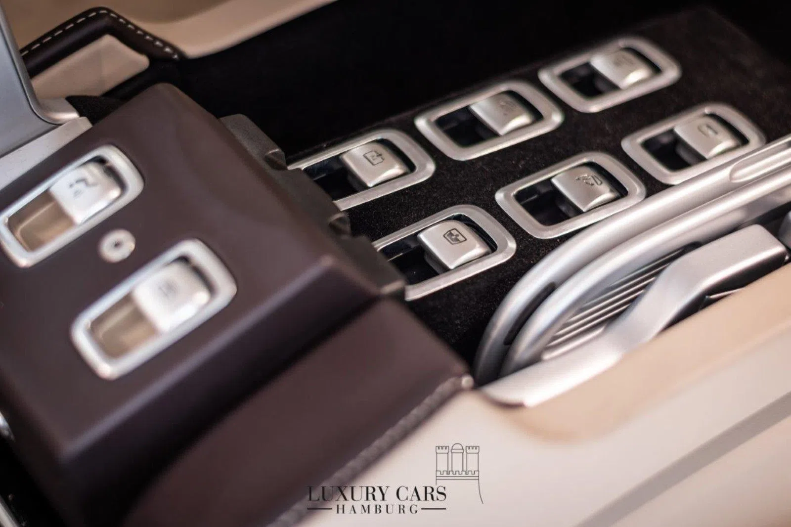 2017 Mercedes-Benz S 600 Maybach Pullman interior, center console, Beige