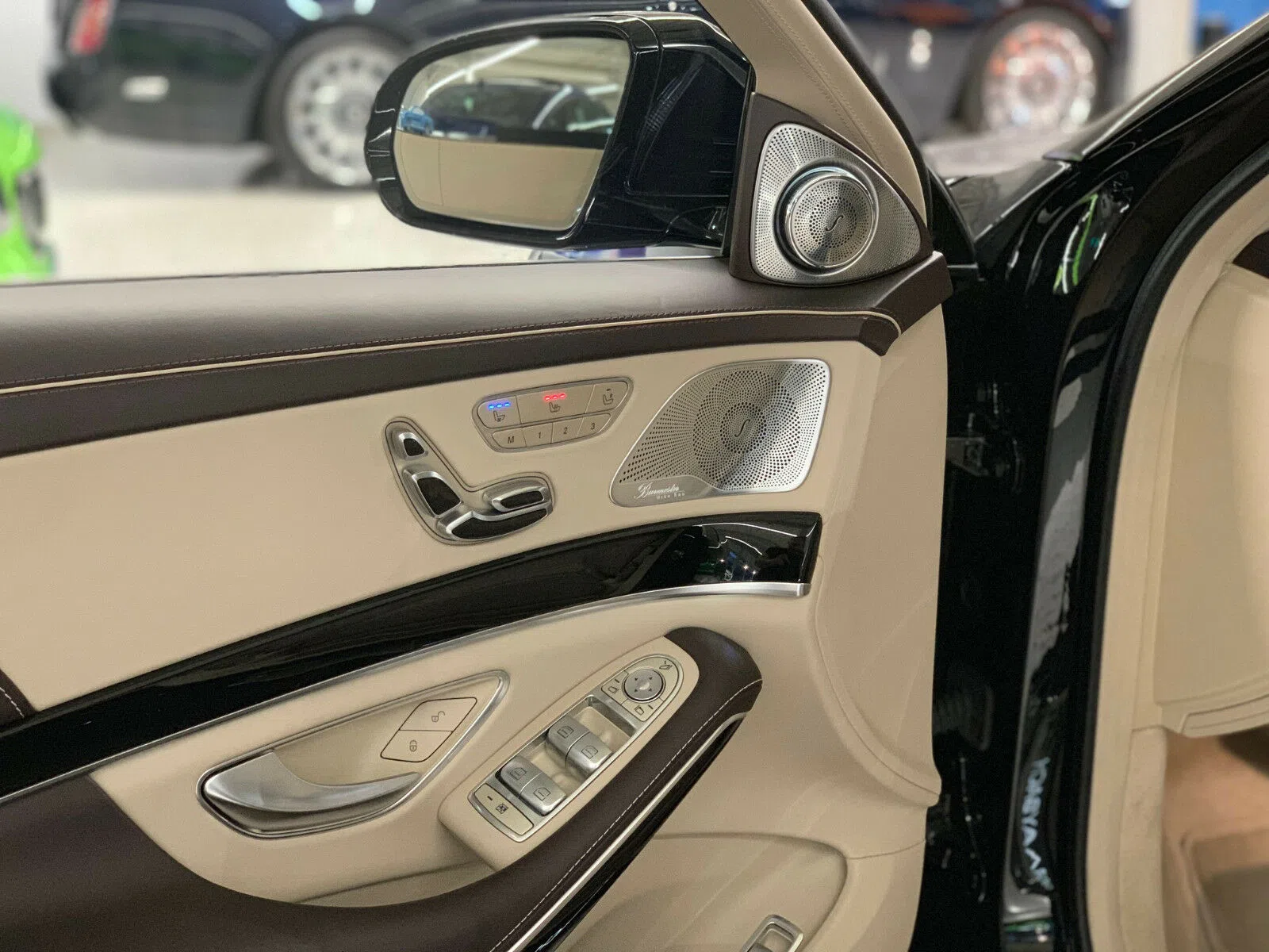 2017 Mercedes-Benz S 600 Maybach Pullman interior, door panel, Beige