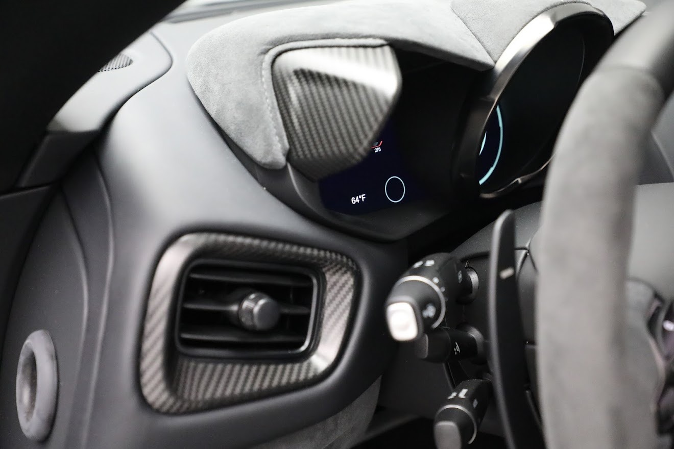 2022 Aston Martin Vantage F1 Edition, 17/20