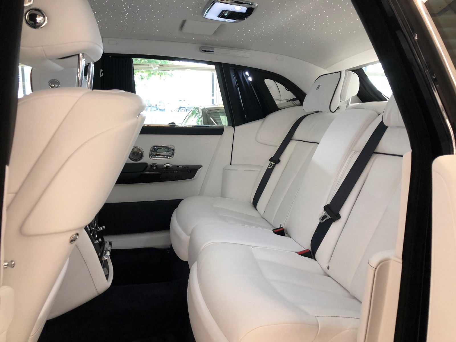 2018 Rolls-Royce Phantom VIII, 13/18
