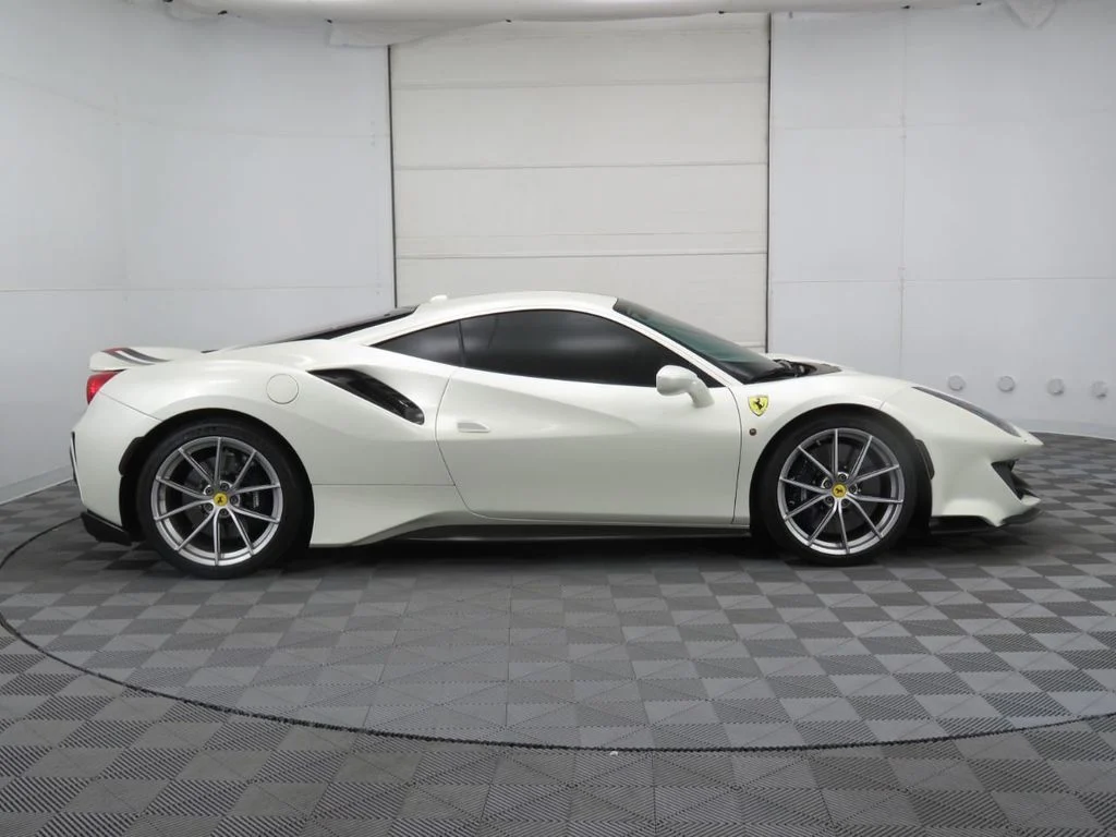 2020 Ferrari 488 Pista, 2/19