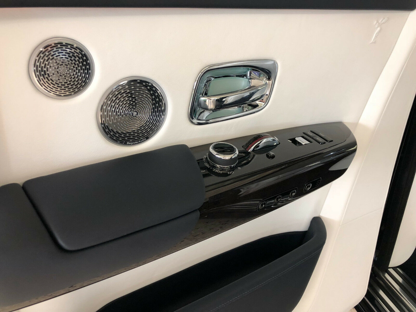 2018 Rolls-Royce Phantom VIII, 15/18