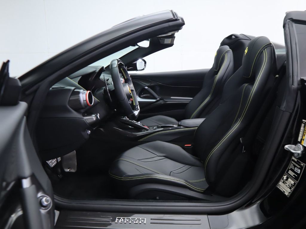 2021 Ferrari 812 GTS, 17/20