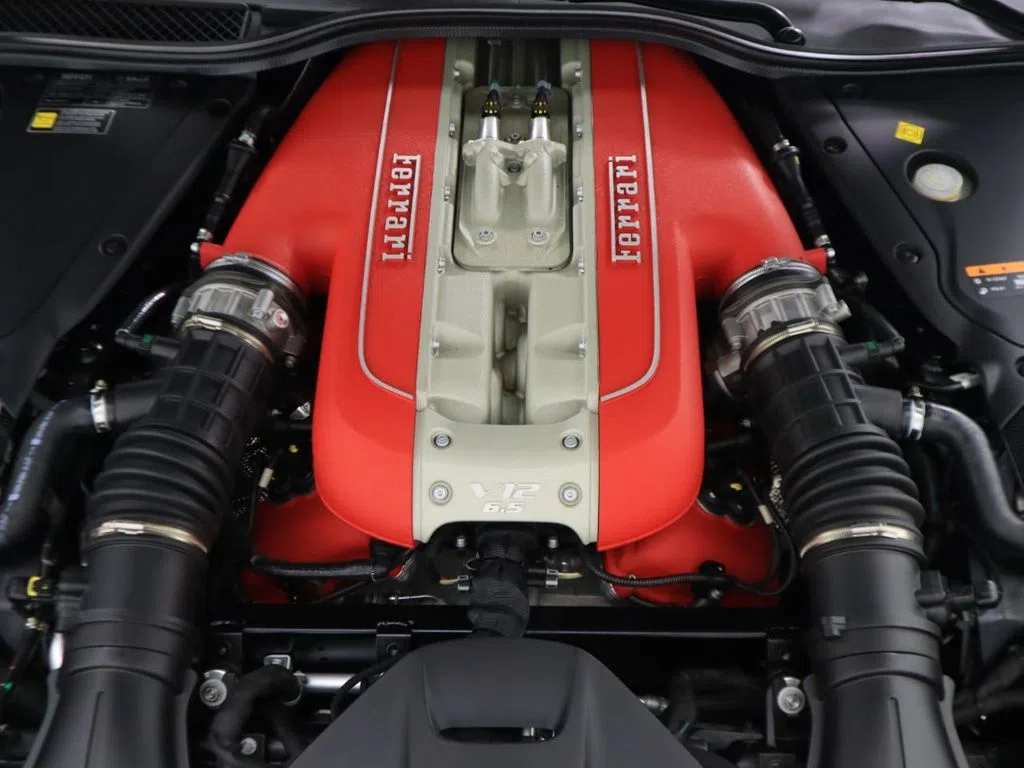 2021 Ferrari 812 GTS engine