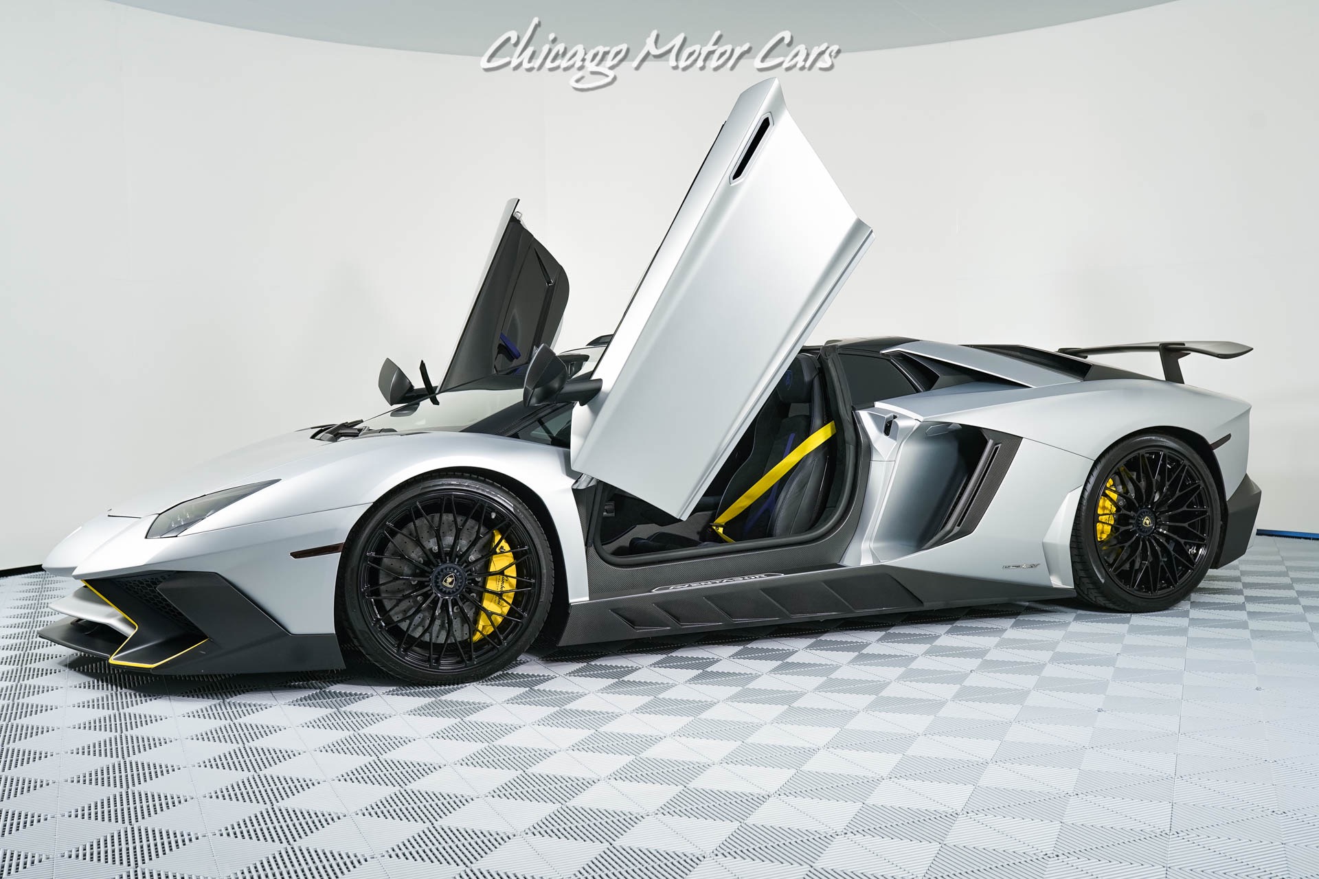 2017 LAMBORGHINI AVENTADOR LP750-4 SV