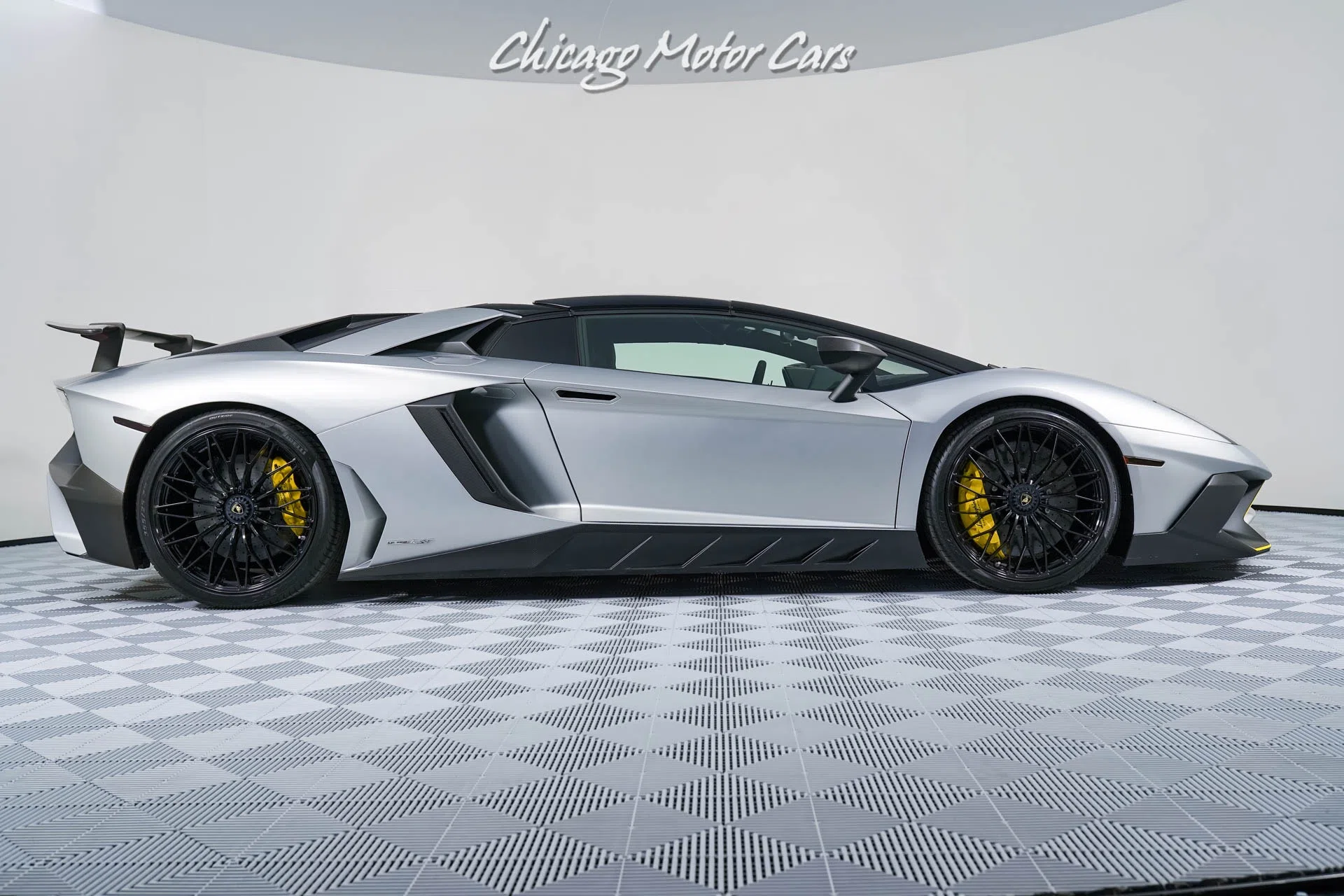2017 Lamborghini Aventador LP750-4 SV for sale, exterior, Grigio Adamas