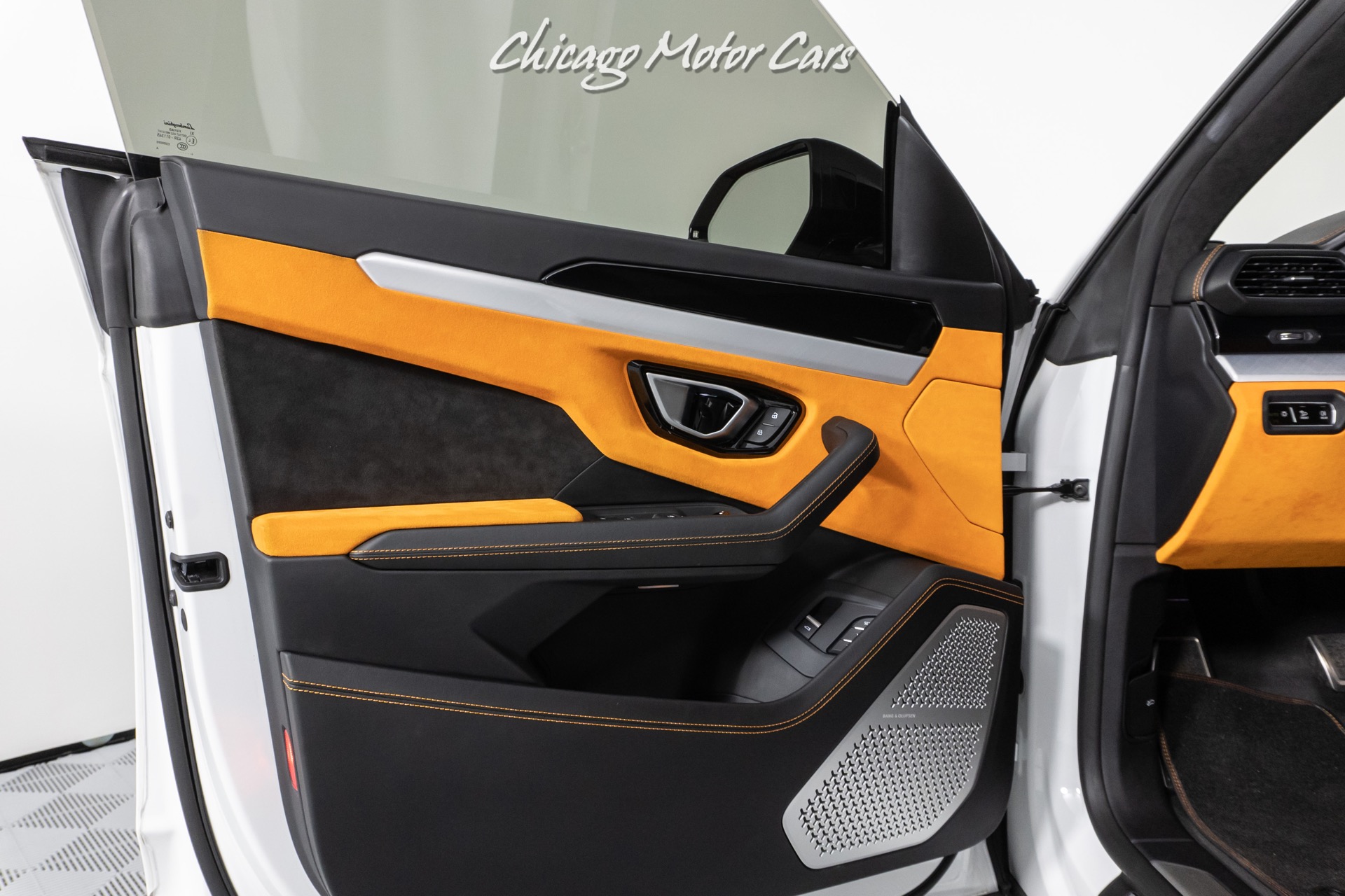 2020 LAMBORGHINI URUS, 11/20