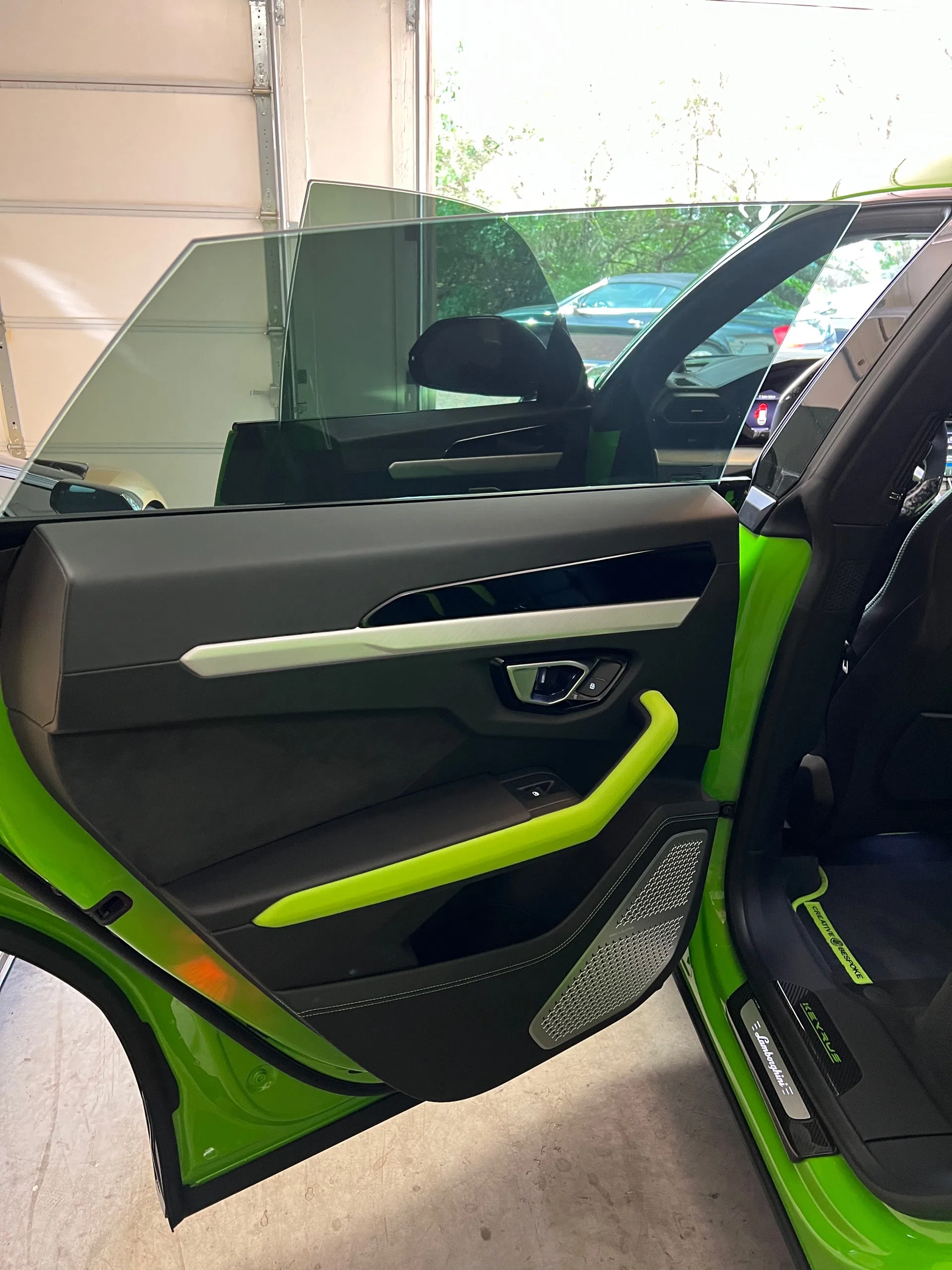 2021 Lamborghini Urus Pearl Capsule Keyvany Keyrus interior, door panel, Nero ADE with Verde Faunus