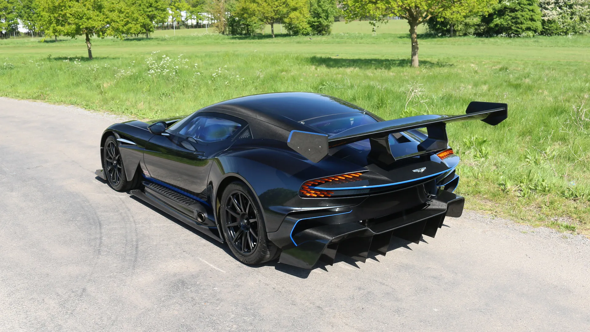 2016 ASTON MARTIN VULCAN, 4/19