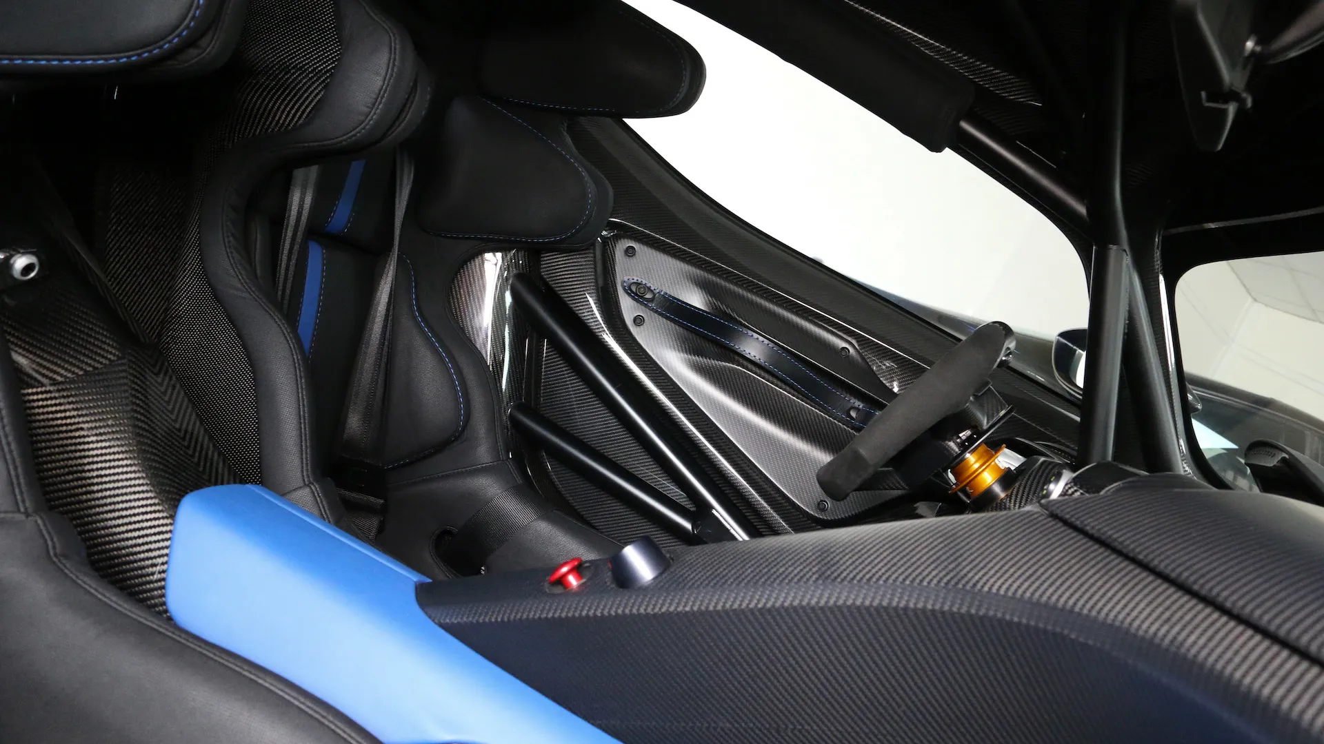 2016 ASTON MARTIN VULCAN, 15/19