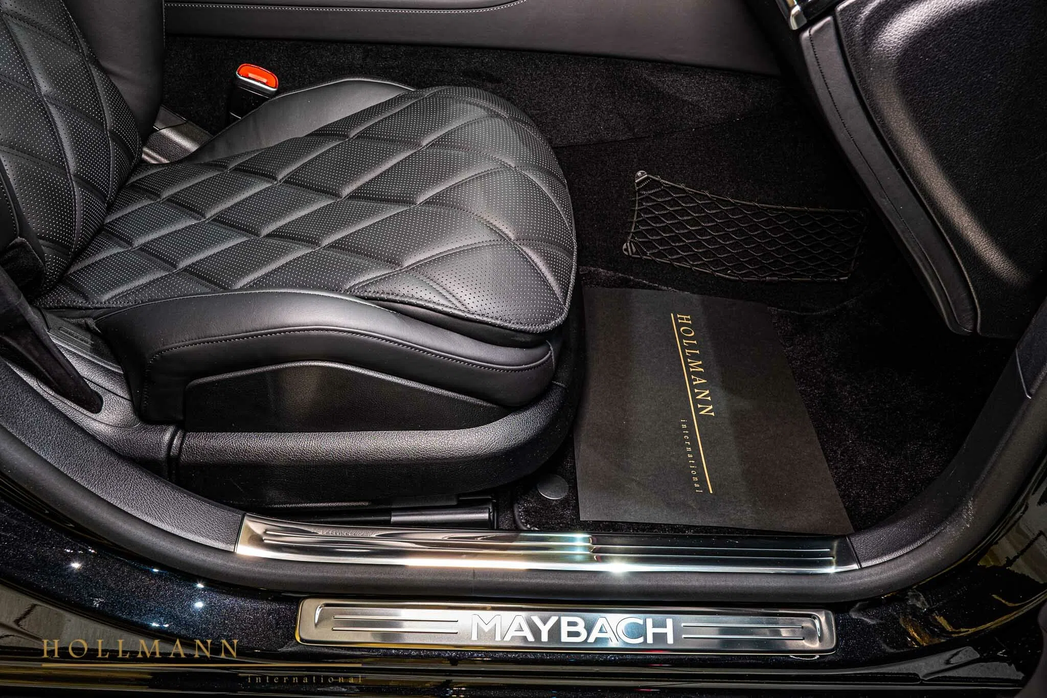 2022 Mercedes-Maybach S 580 interior, Leather Exclusive Black/Anthracite