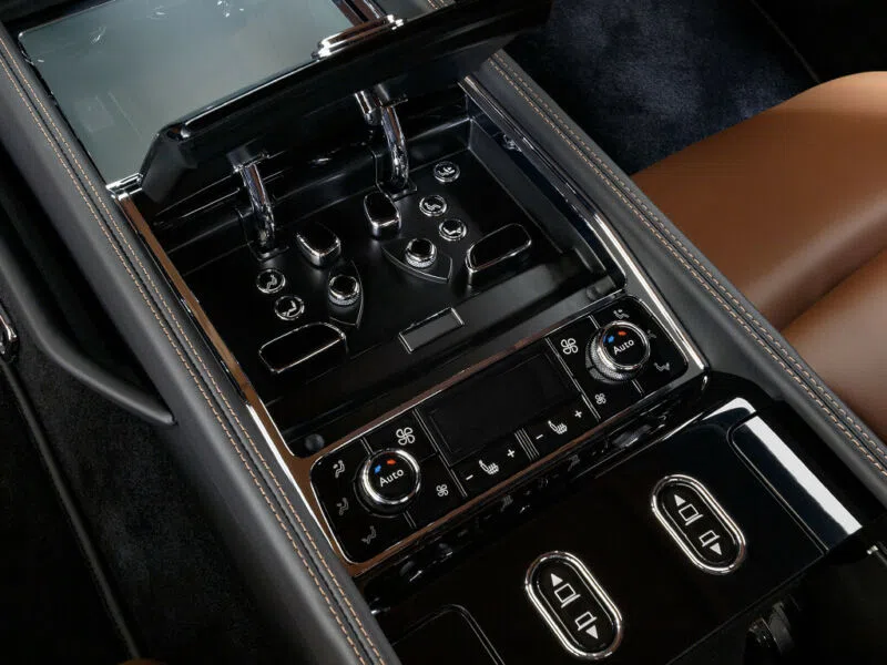 2018 Bentley Mulsanne Extended Wheelbase interior, center console, Braun