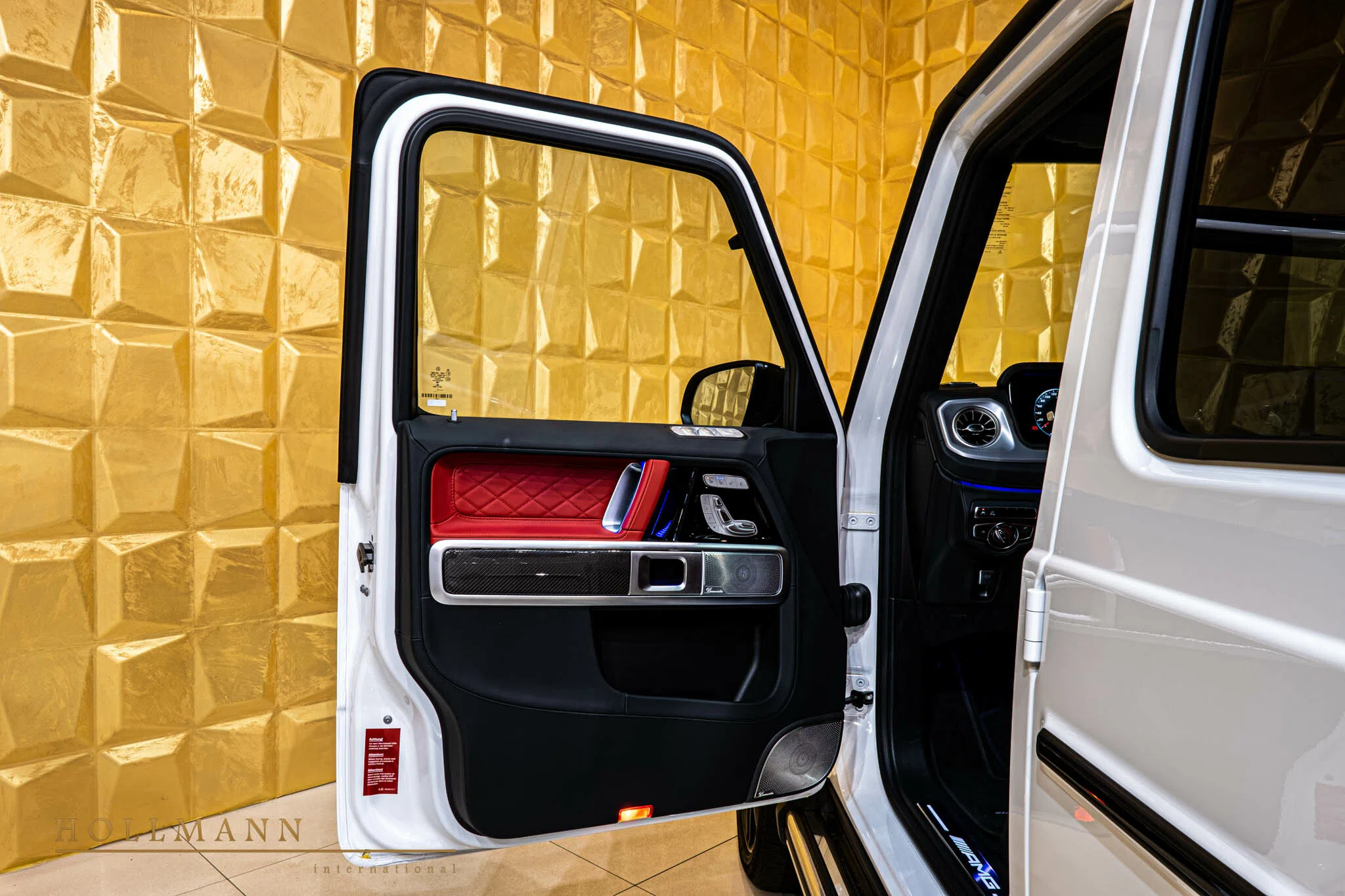 Mercedes-Benz G 63 AMG interior, door panel, 827 Leather Classic Red/Black