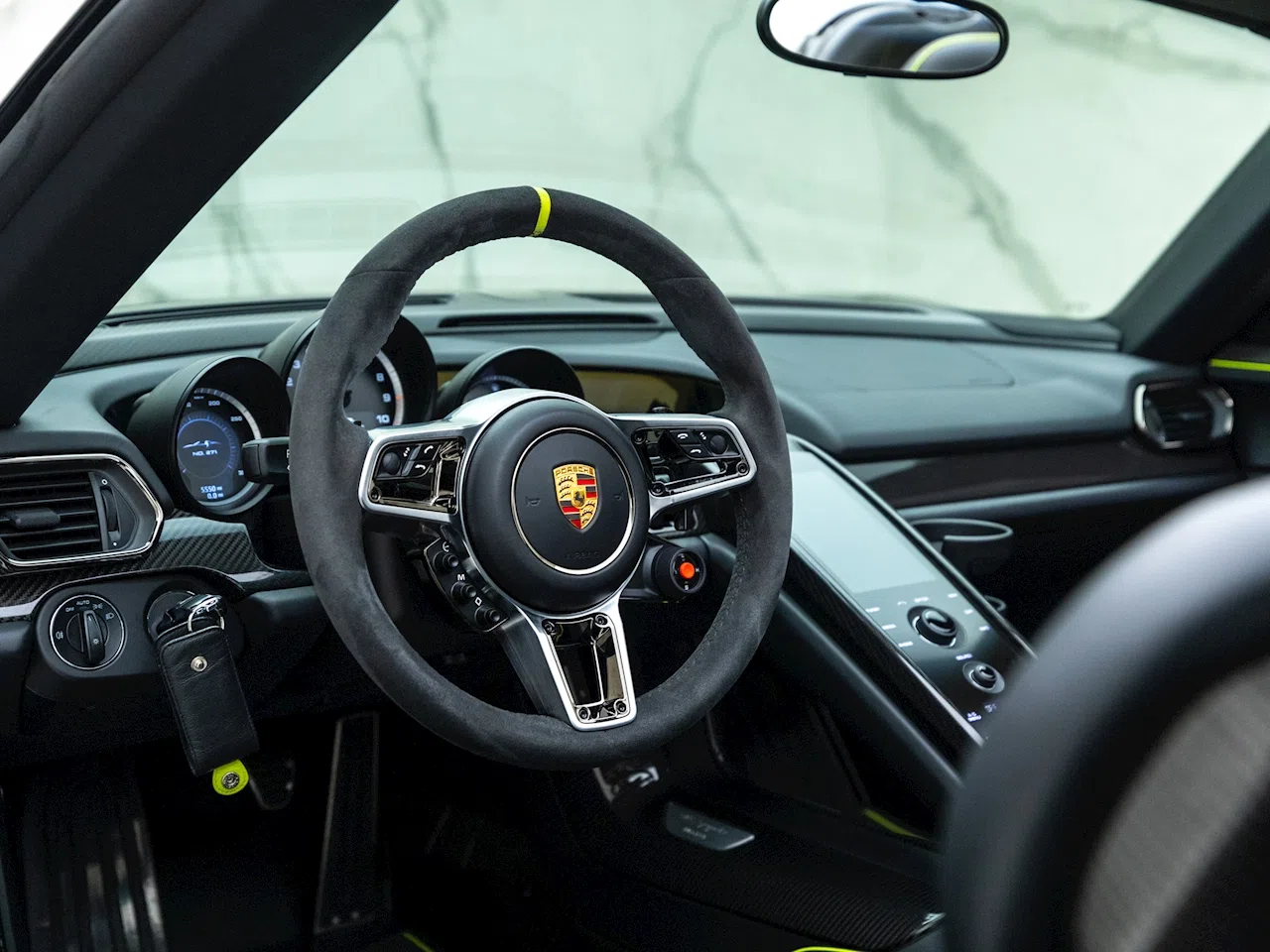 2015 Porsche 918 Spyder interior, dashboard, Onyx Black Leather