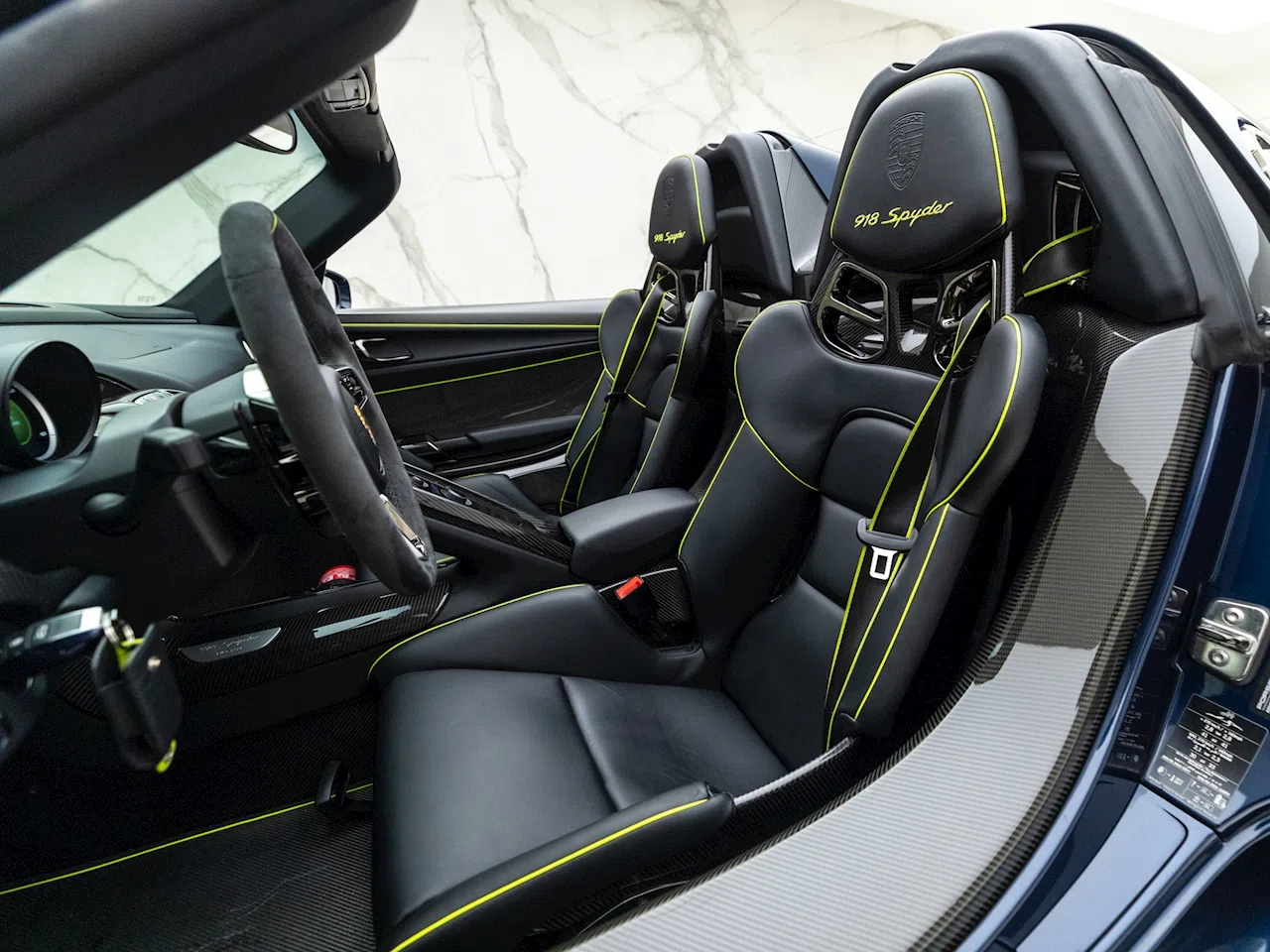 2015 Porsche 918 Spyder interior, seats, Onyx Black Leather