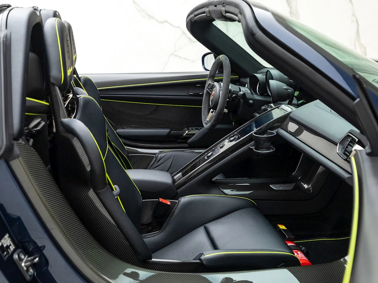 2015 Porsche 918 Spyder interior, seats, Onyx Black Leather
