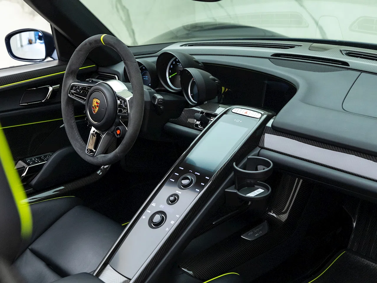 2015 Porsche 918 Spyder interior, dashboard, Onyx Black Leather