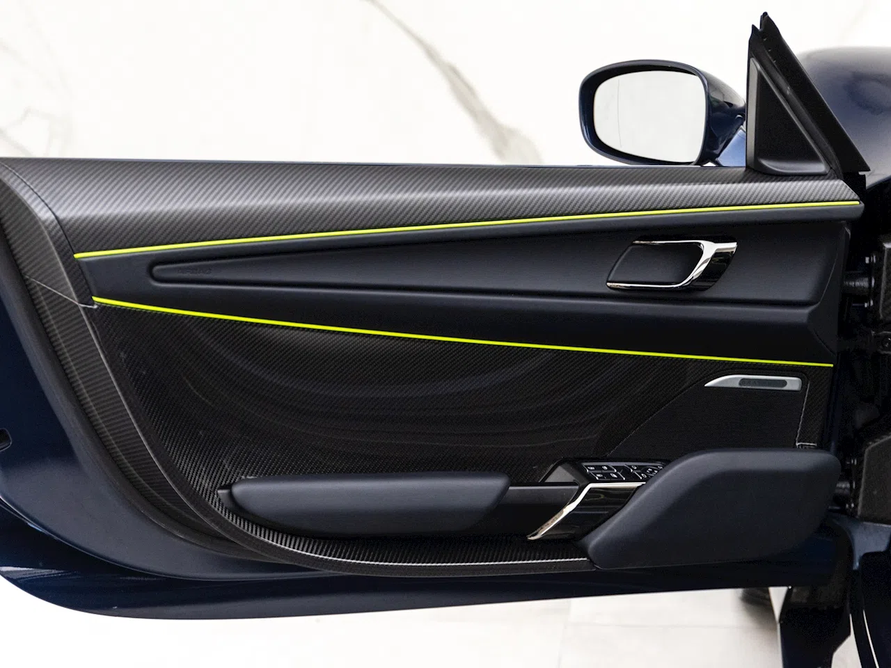 2015 Porsche 918 Spyder interior, door panel, Onyx Black Leather