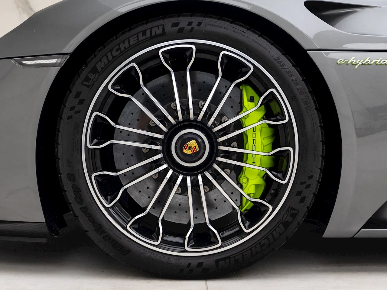 2015 Porsche 918 Spyder wheel