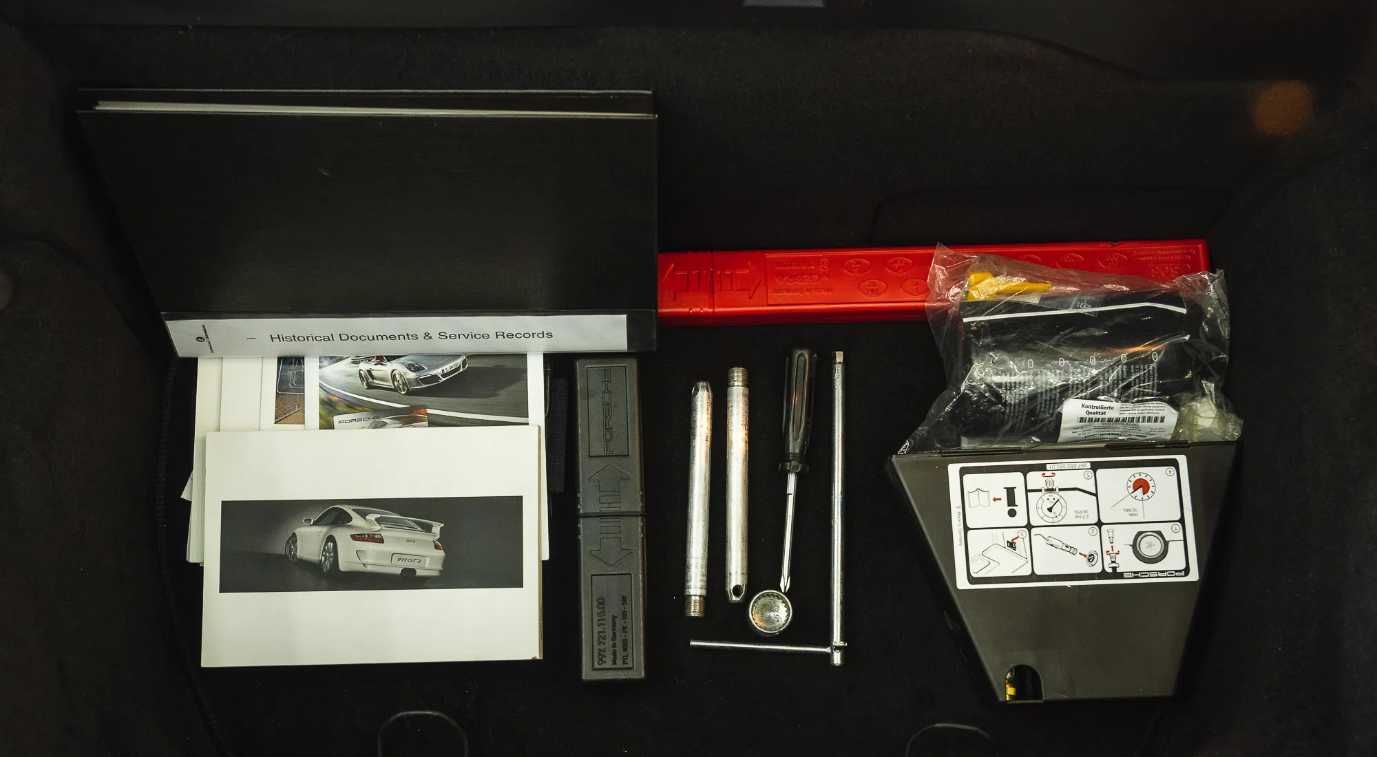 2008 PORSCHE 997.1 GT3 RS, documents and keys