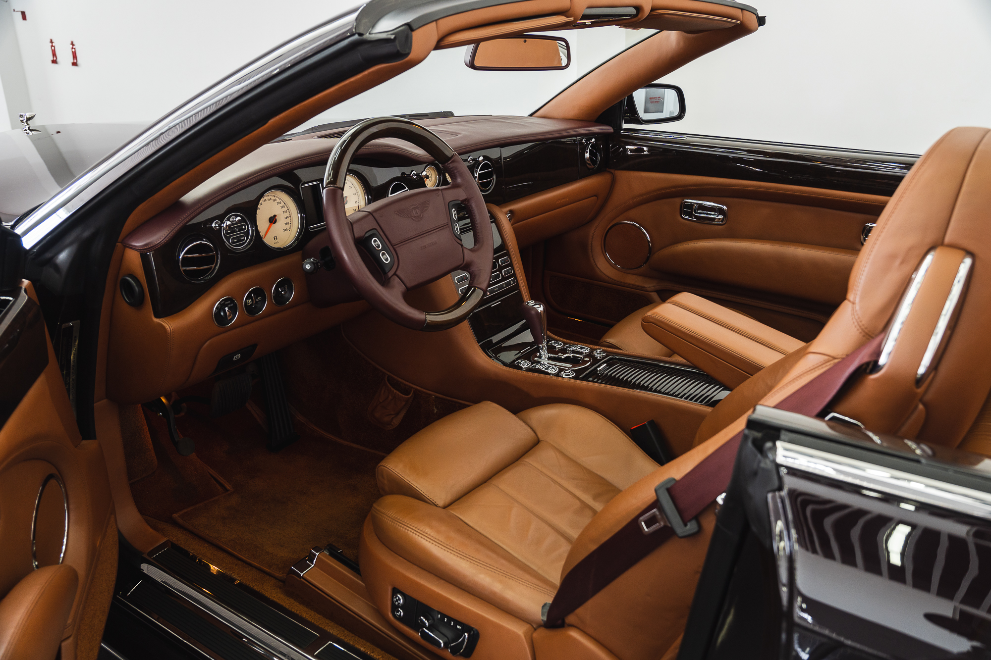 2009 BENTLEY AZURE, 8/17