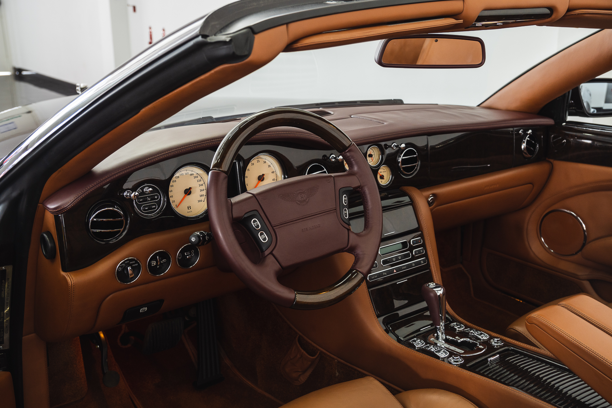 2009 BENTLEY AZURE, 12/17